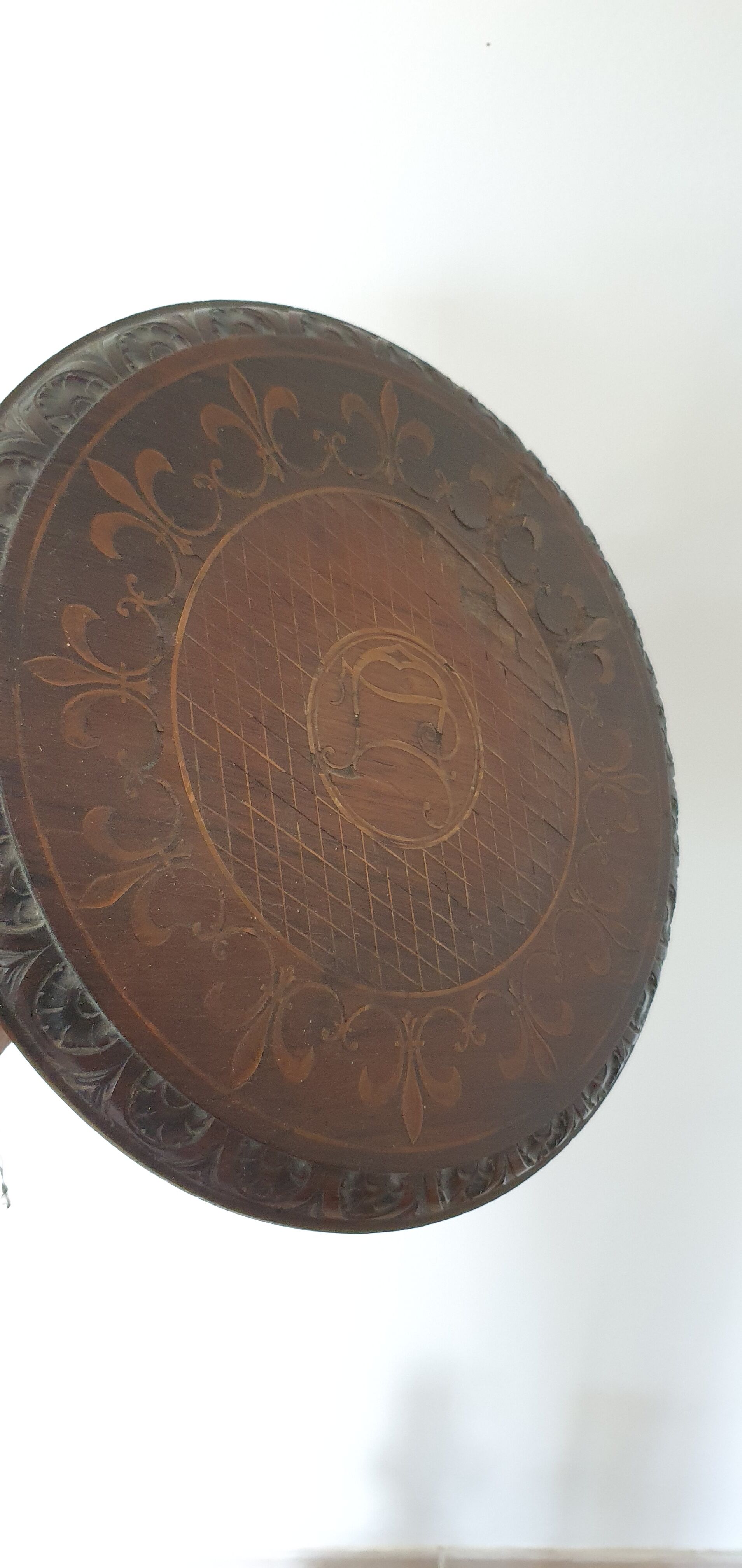 Wooden sellette