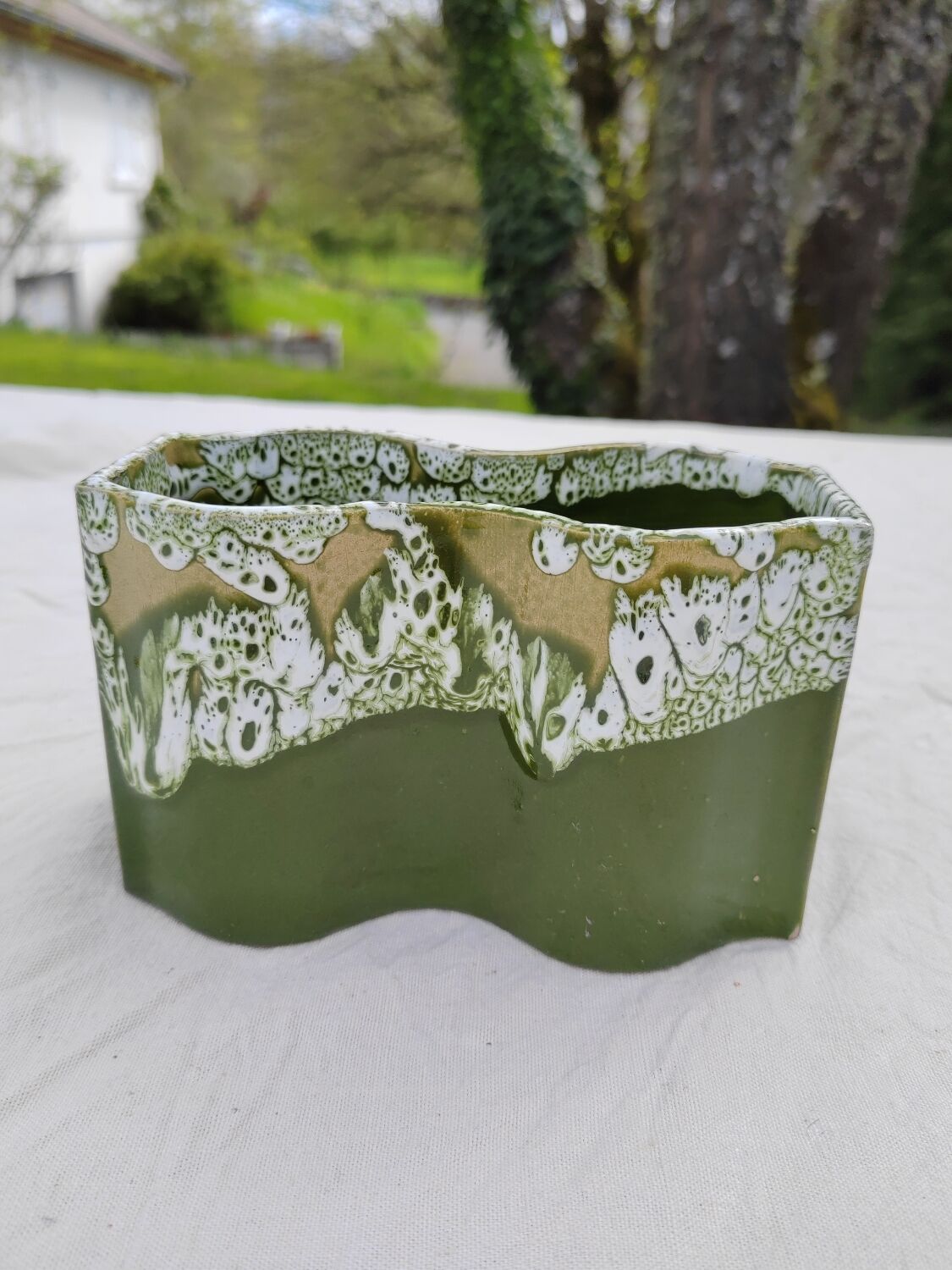 Pot cover in green ceramic original shape