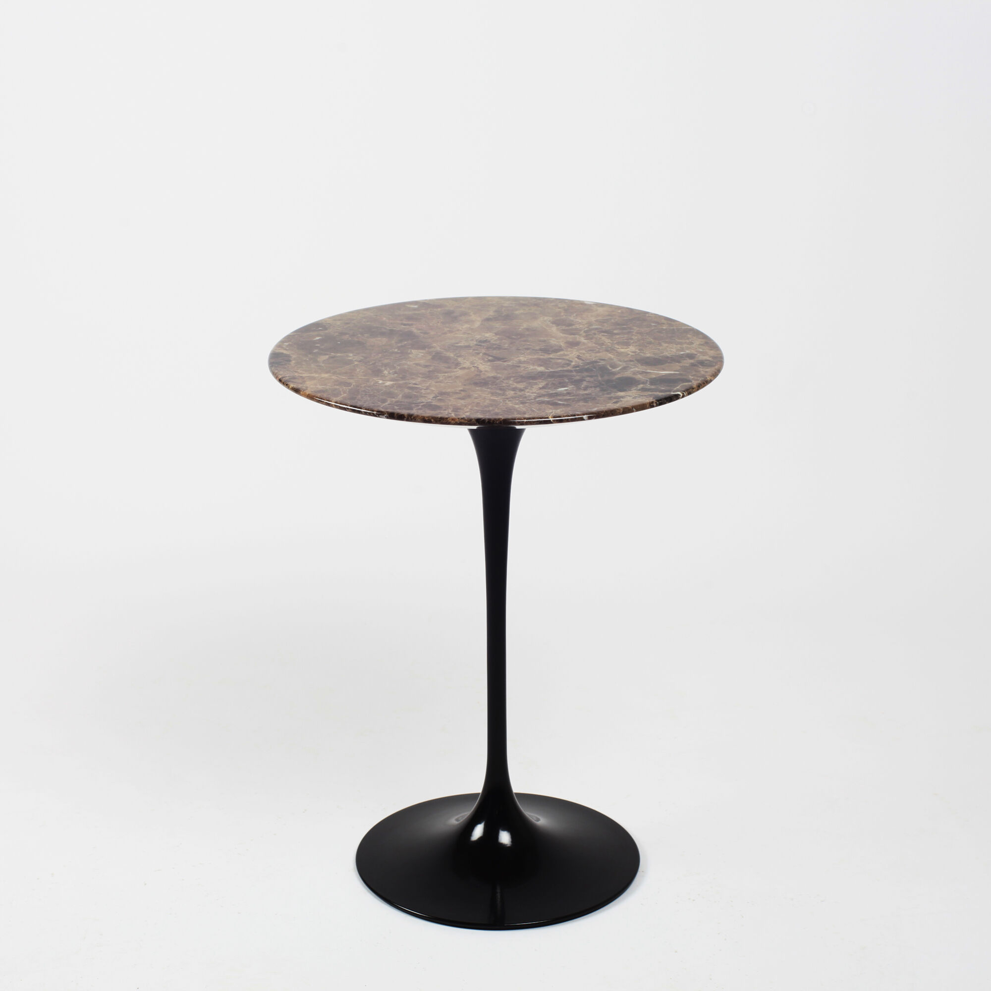 Pair of pedestal tables by Eero Saarinen for Knoll International