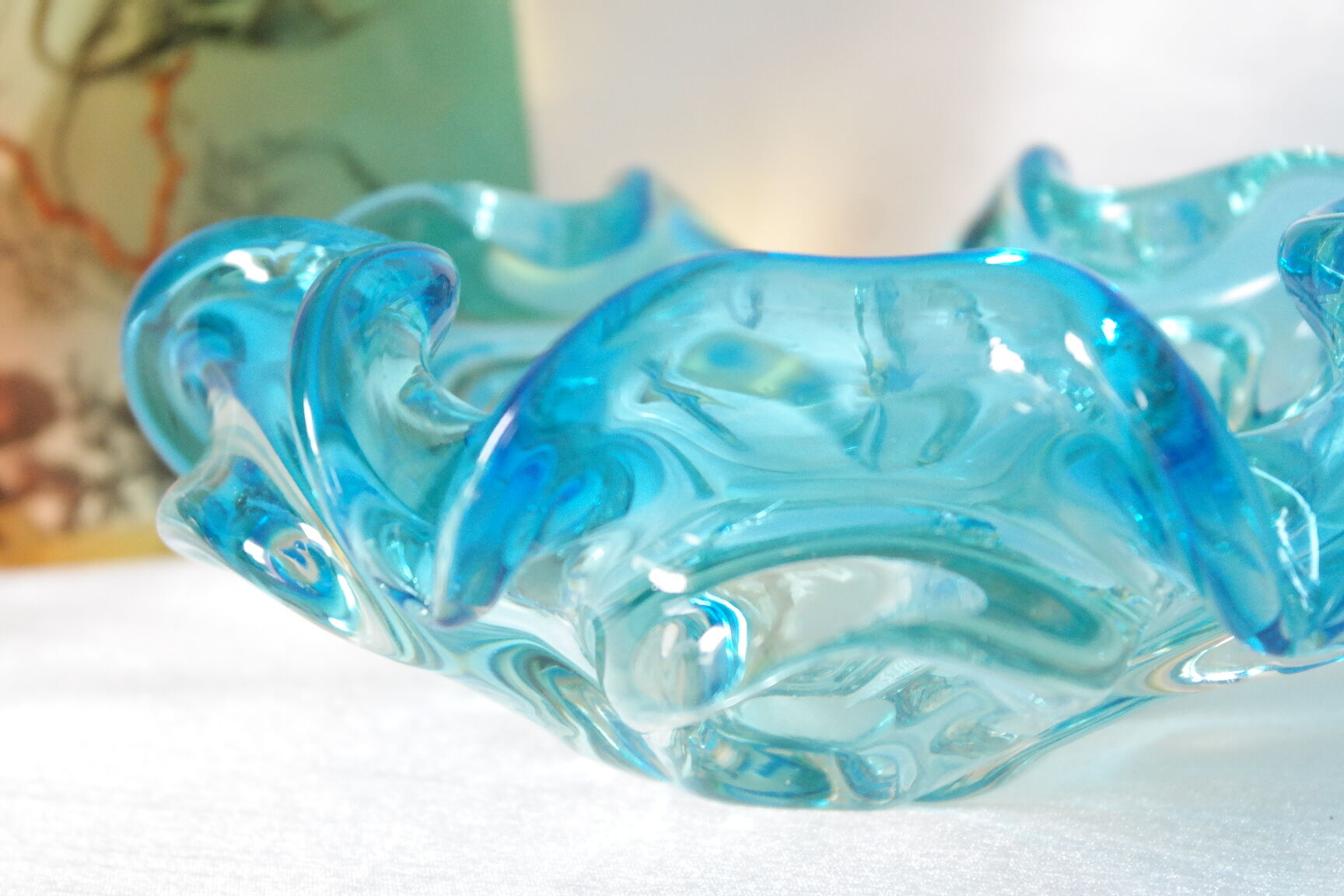 Empty pocket corolla in vintage azure blue Murano glass