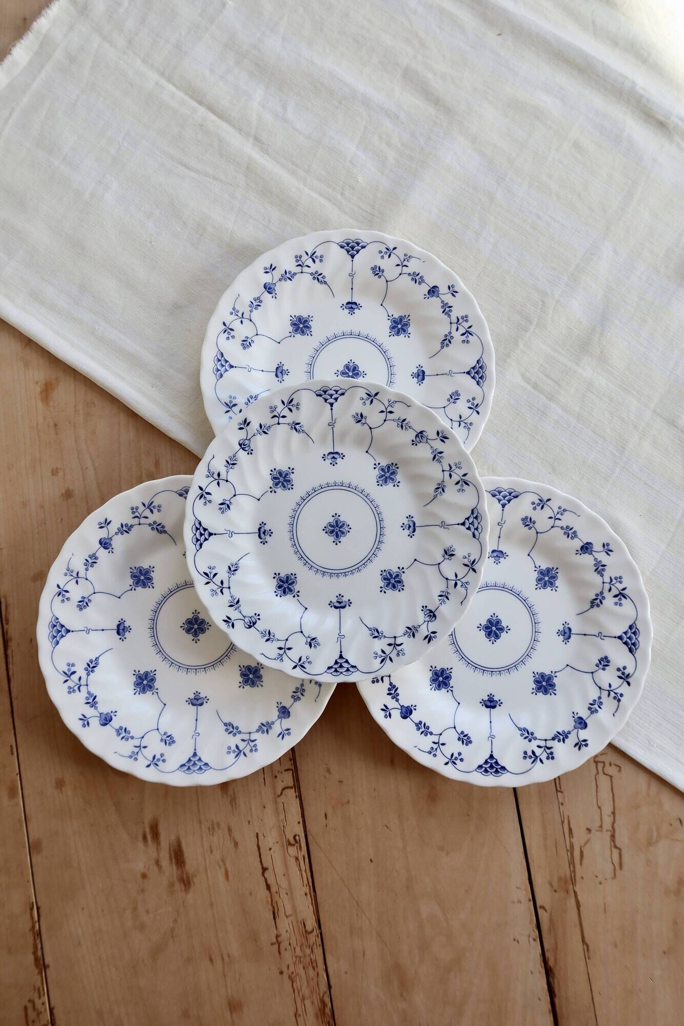 4 vintage dessert plates Churchill blue and white porcelain