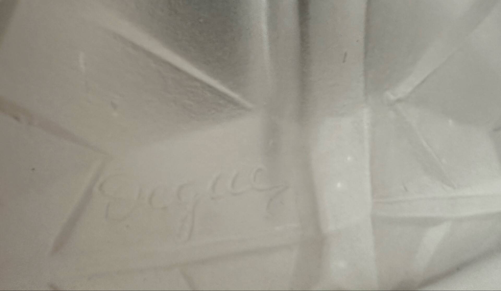 Vasque d’éclairage signée Degué