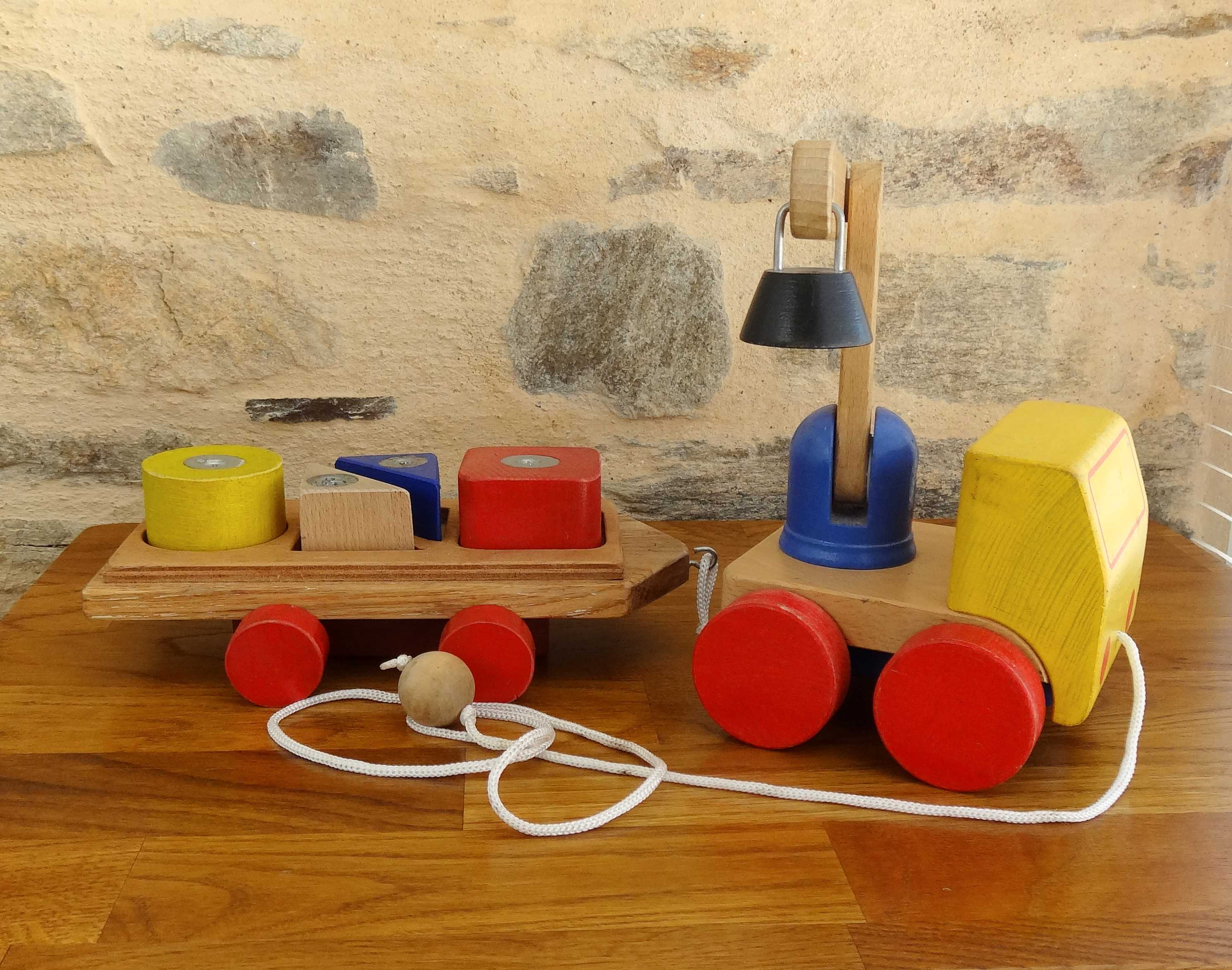 Tow truck with wooden steerable crane - 1980s