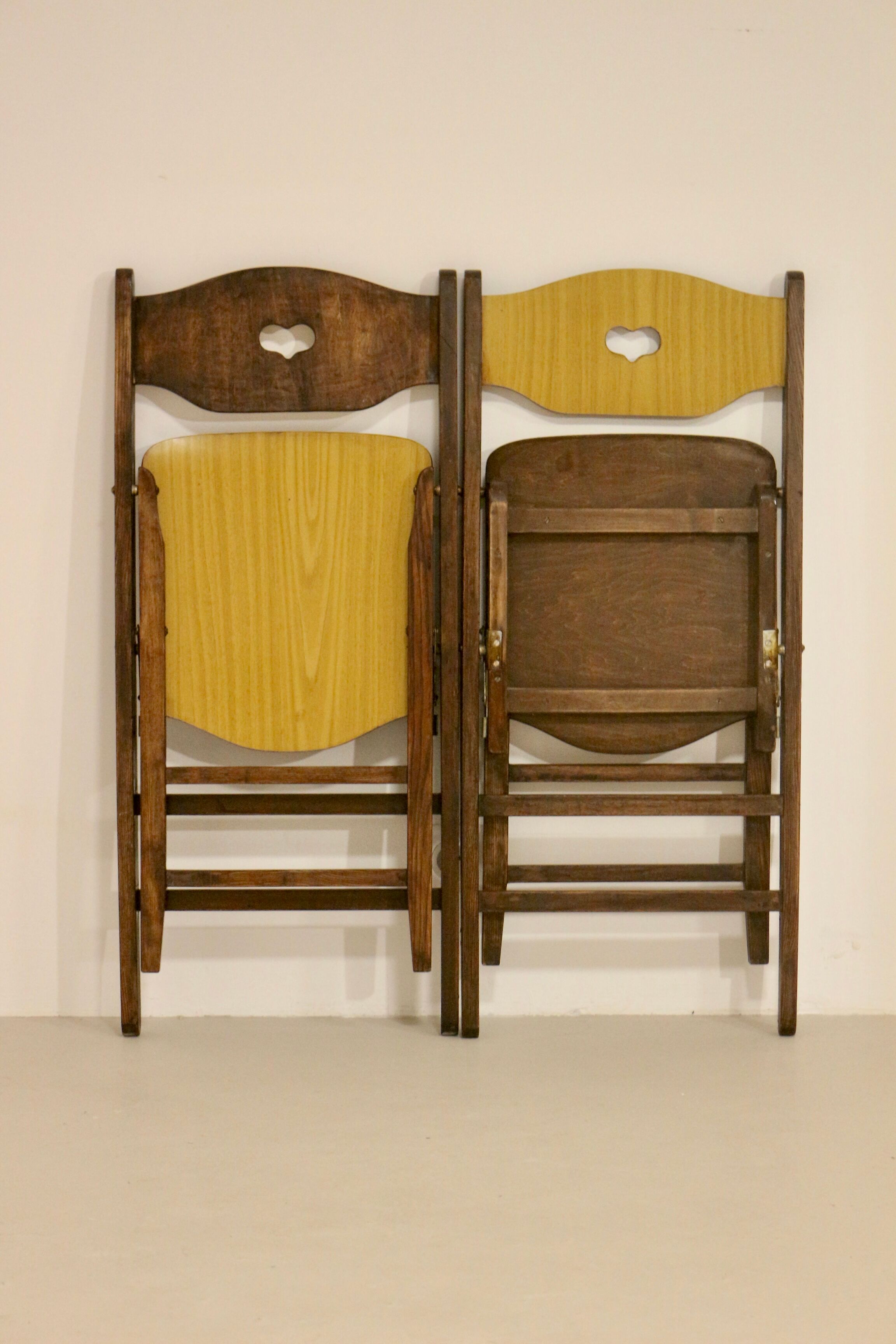 Pair of vintage folding chairs year 50 sculpted backrest.