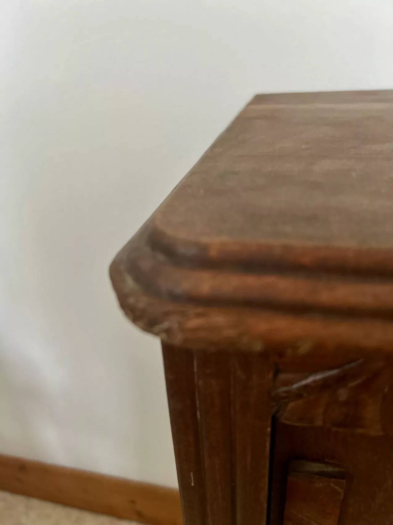 Petit meuble art déco aux portes coulissantes, atypique et joli