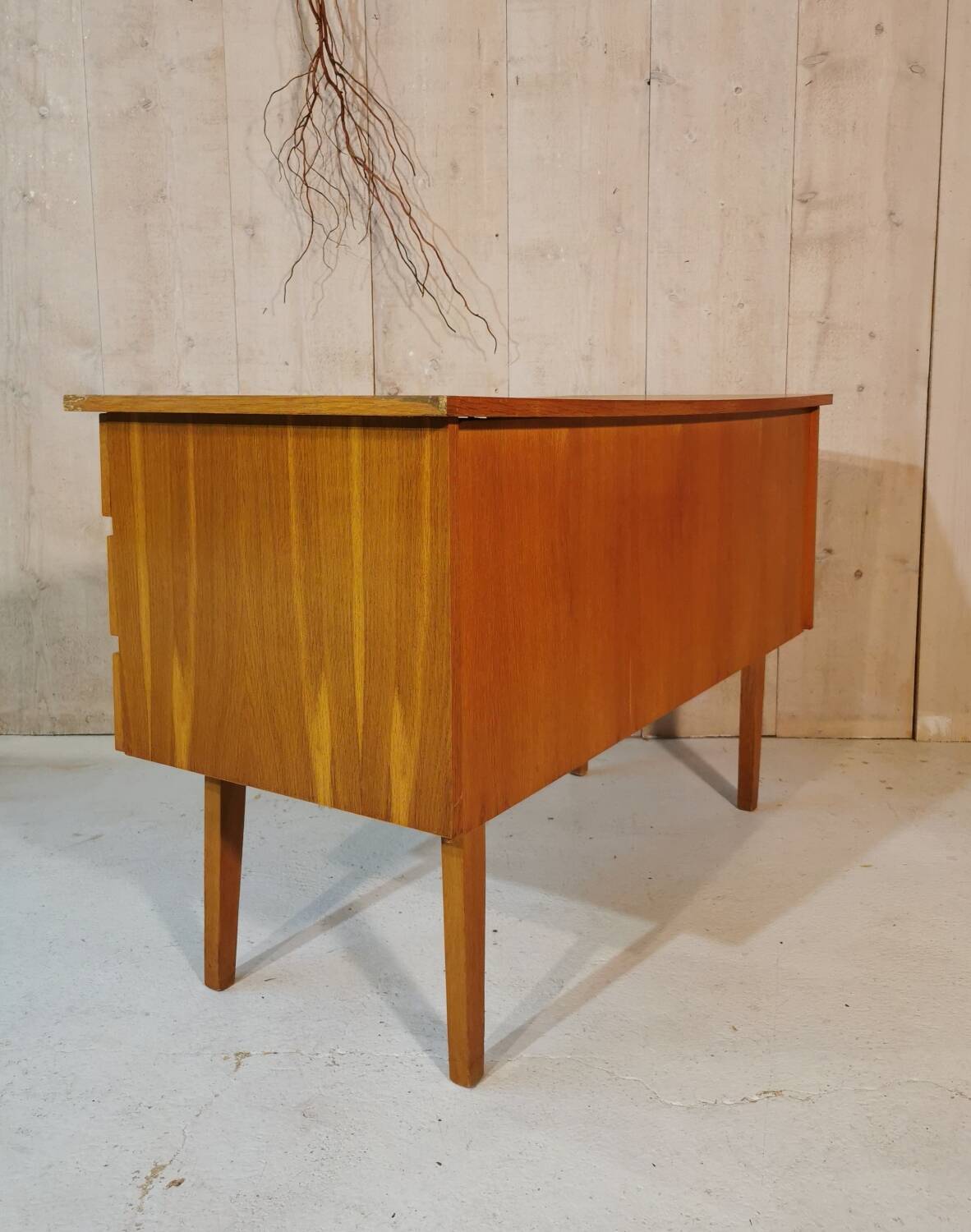 Desk with compass feet