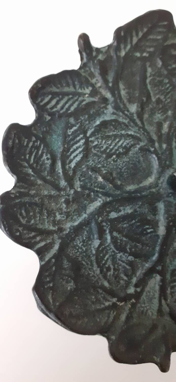 Pretty vintage bronze candle holder