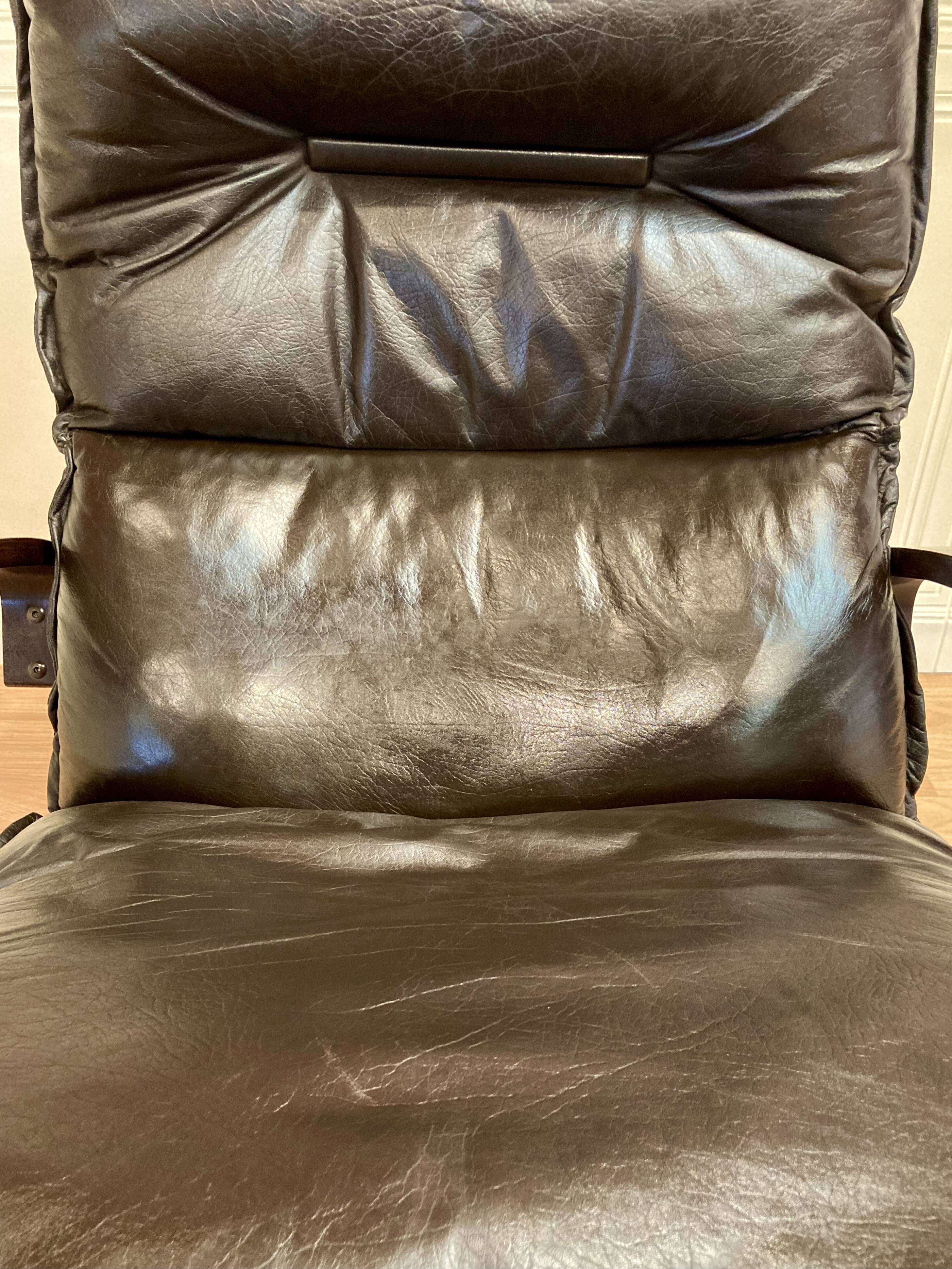Duo de fauteuils cuir "design scandinave" 1950 "Ingmar Relling".