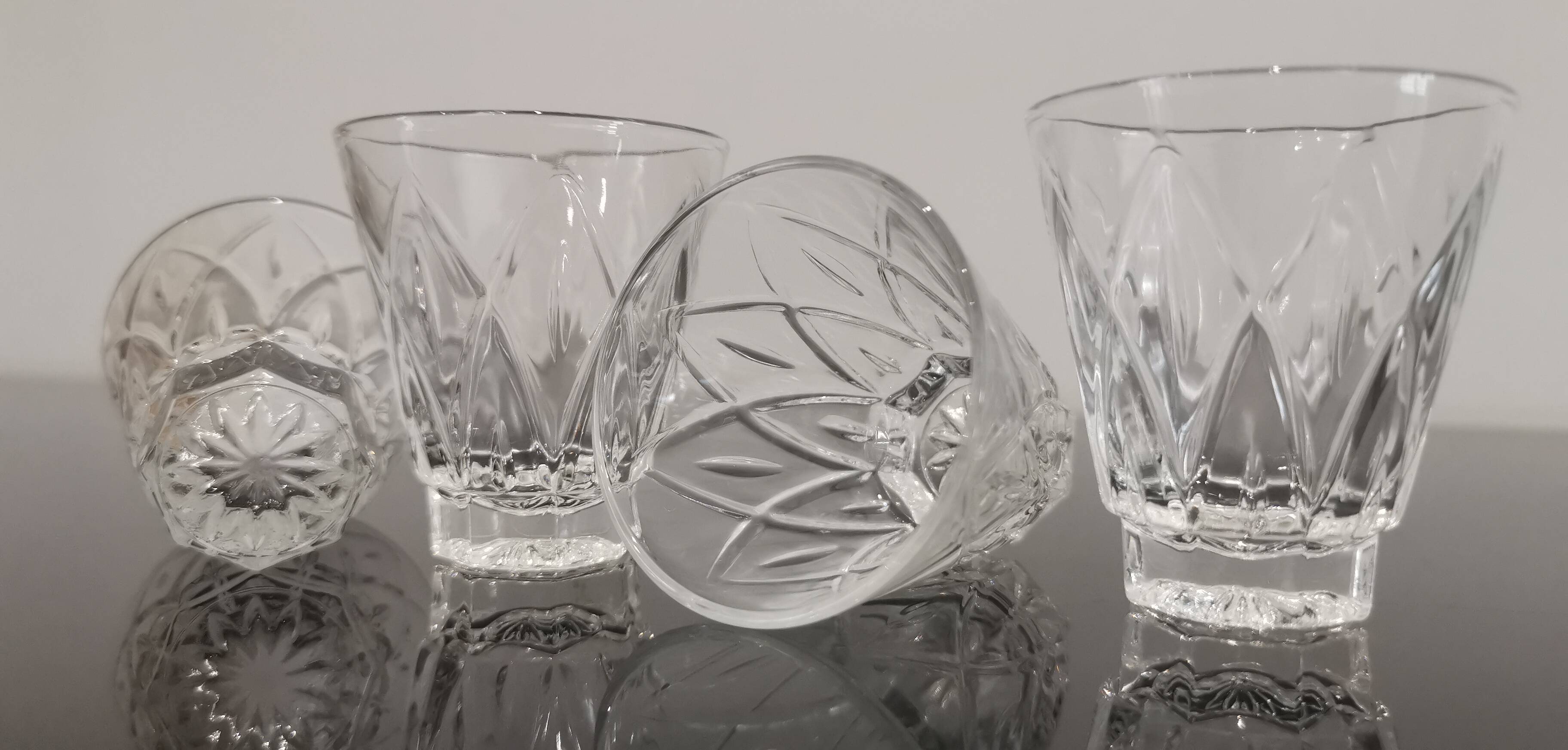 Set of 4 digestive glasses in vintage Shell chiseled crystal