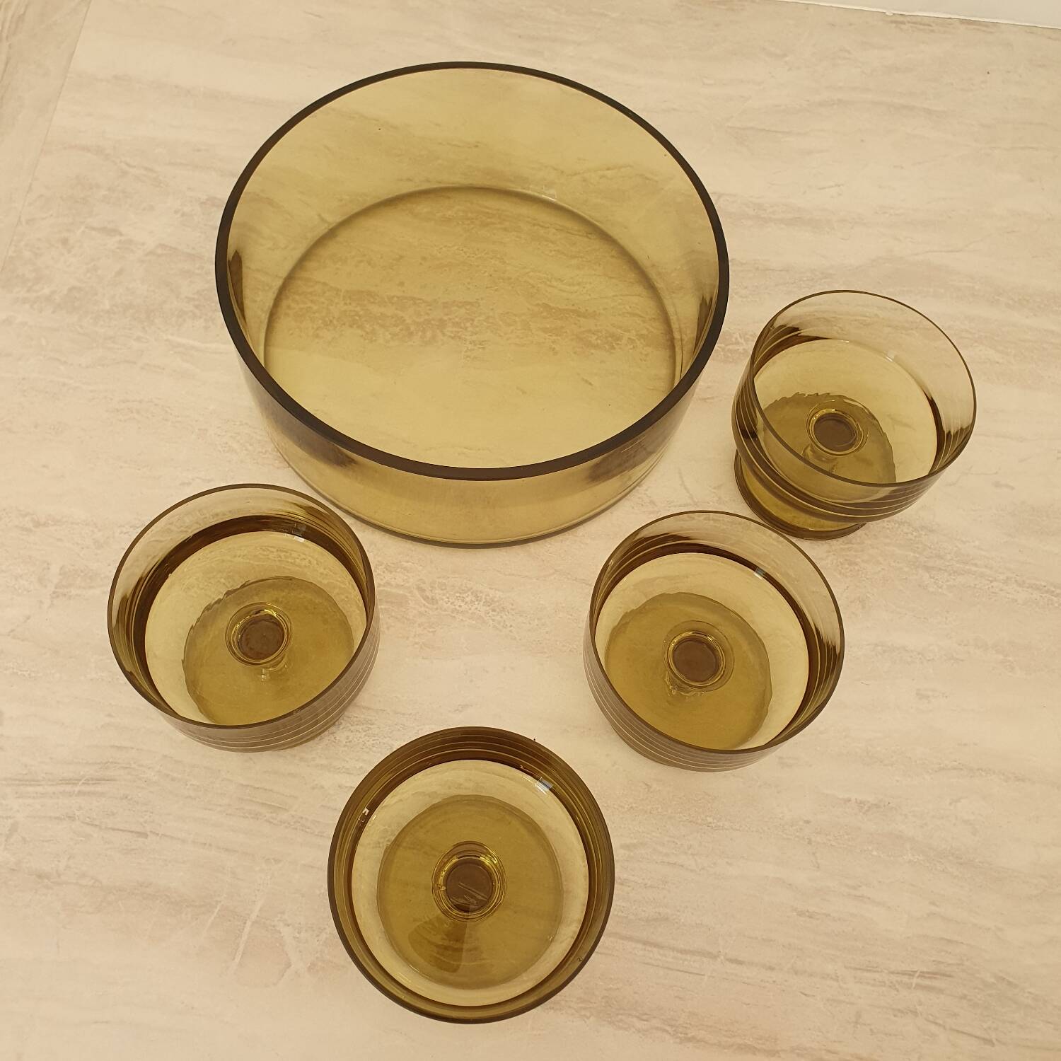 Salad bowl and its 4 fruit bowls in green glass