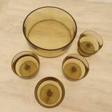 Saladier et ses 4 coupes à fruits en verre vert