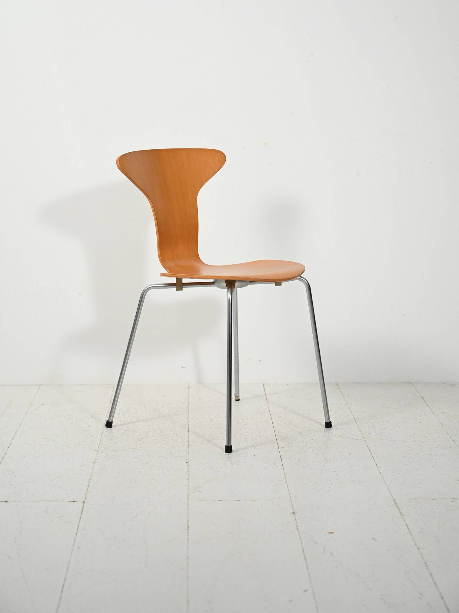 Set of 4 “Mosquito” chairs by Arne Jacobsen