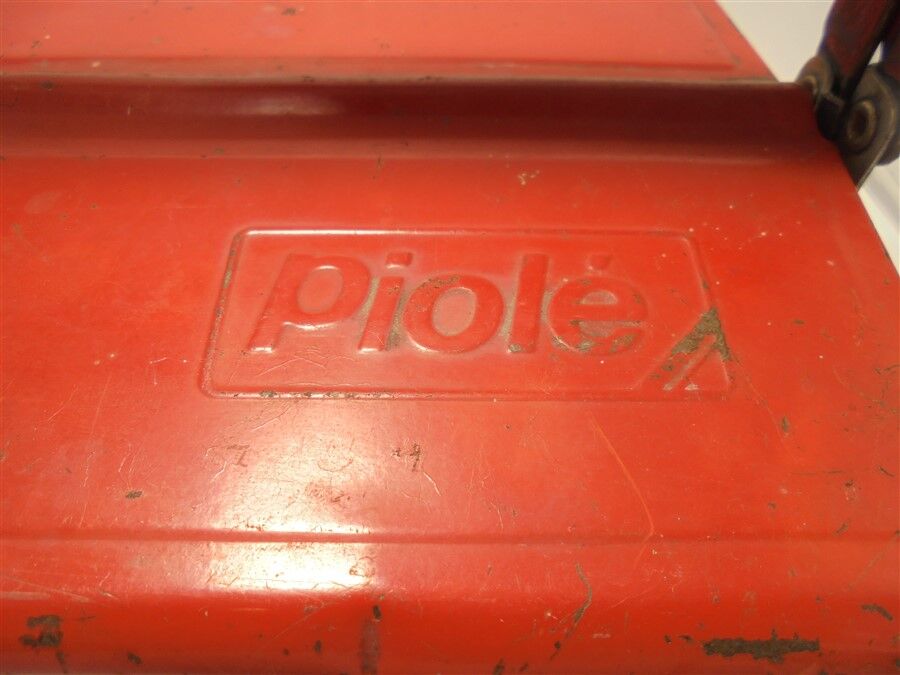 Metal tool box