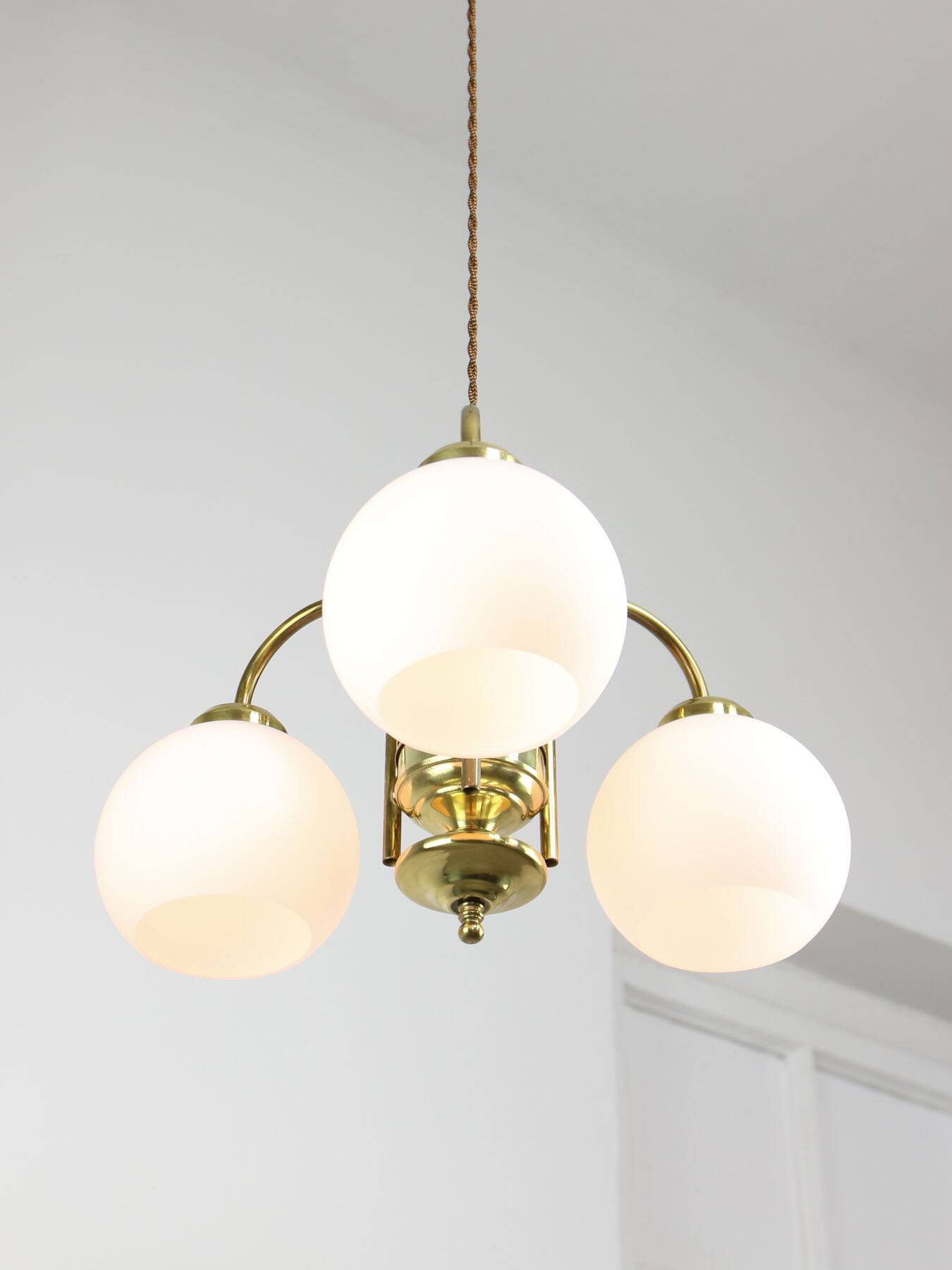 Lustre Mid-Century en Laiton et Opaline, Italie