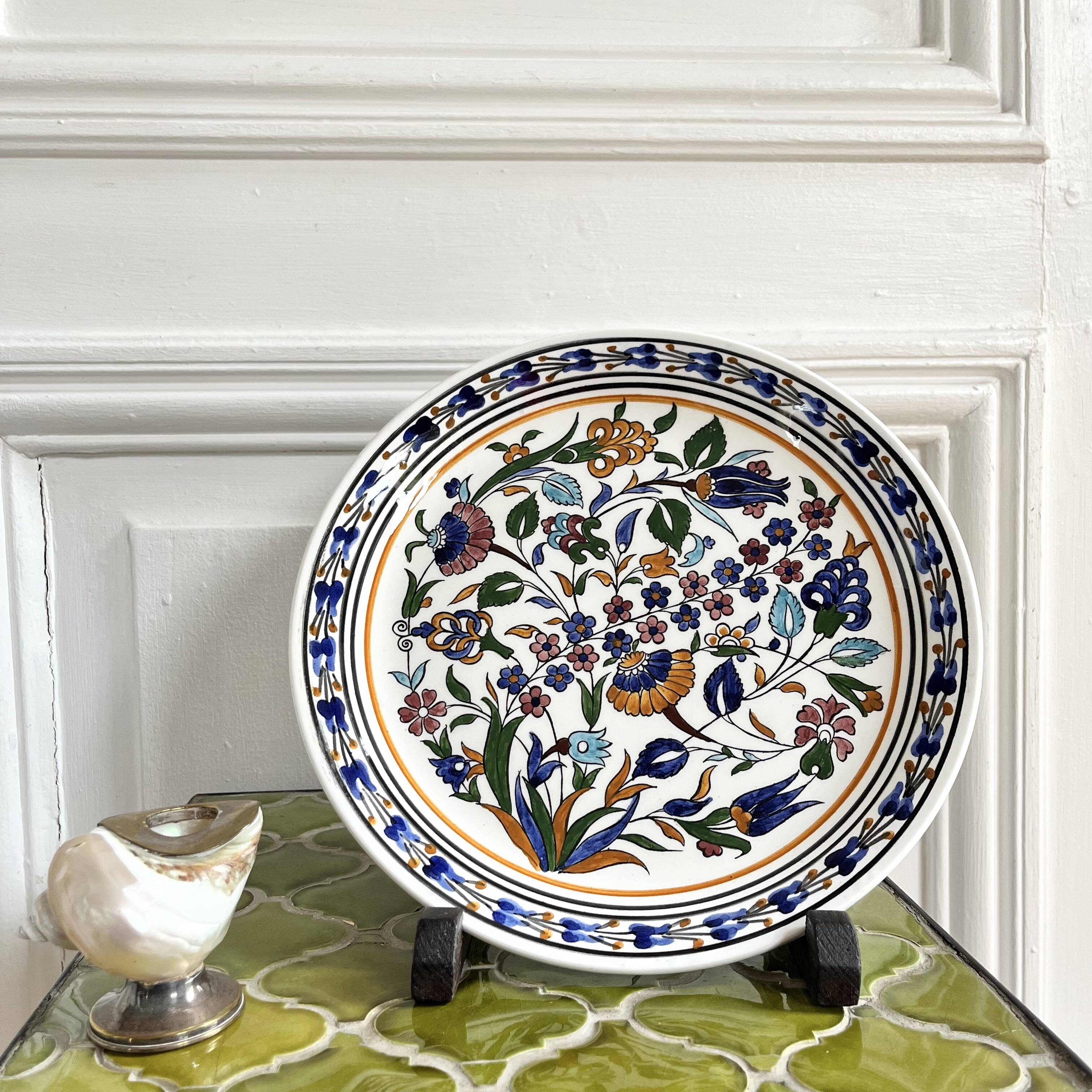 Decorative ceramic plate