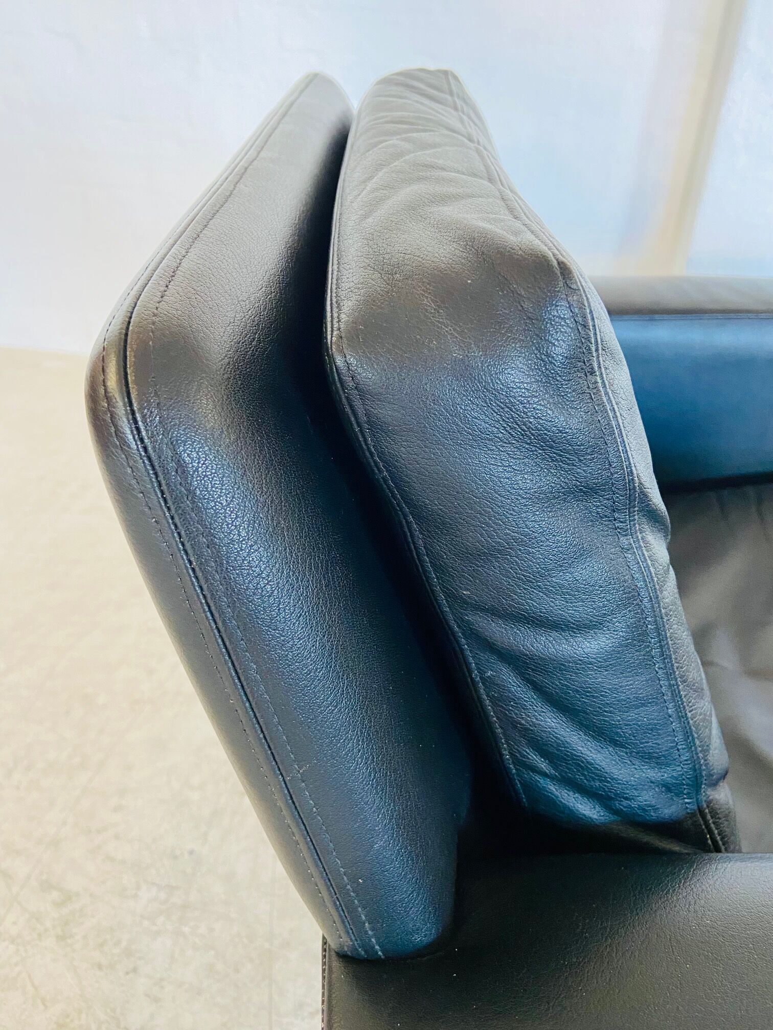 Vintage Danish swivel chair in black leather by Georg Thams