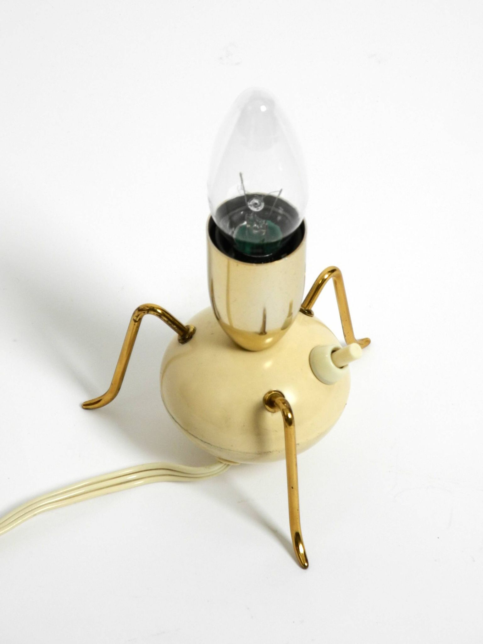 Lampe de table trépied en laiton, milieu du siècle moderne.