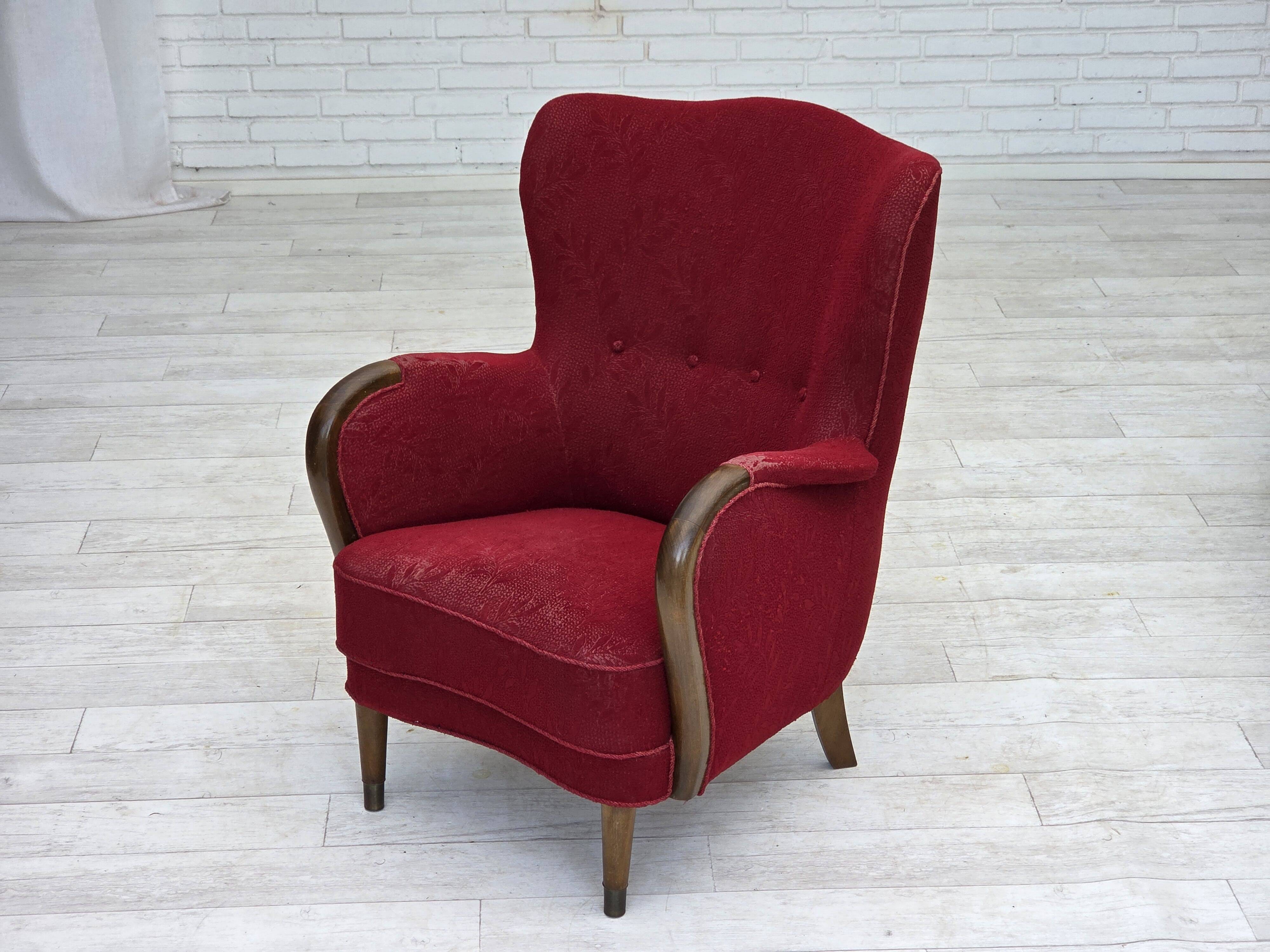 Fauteuil danois des années 1960, état d'origine, tissu en laine, pieds en bois de hêtre.