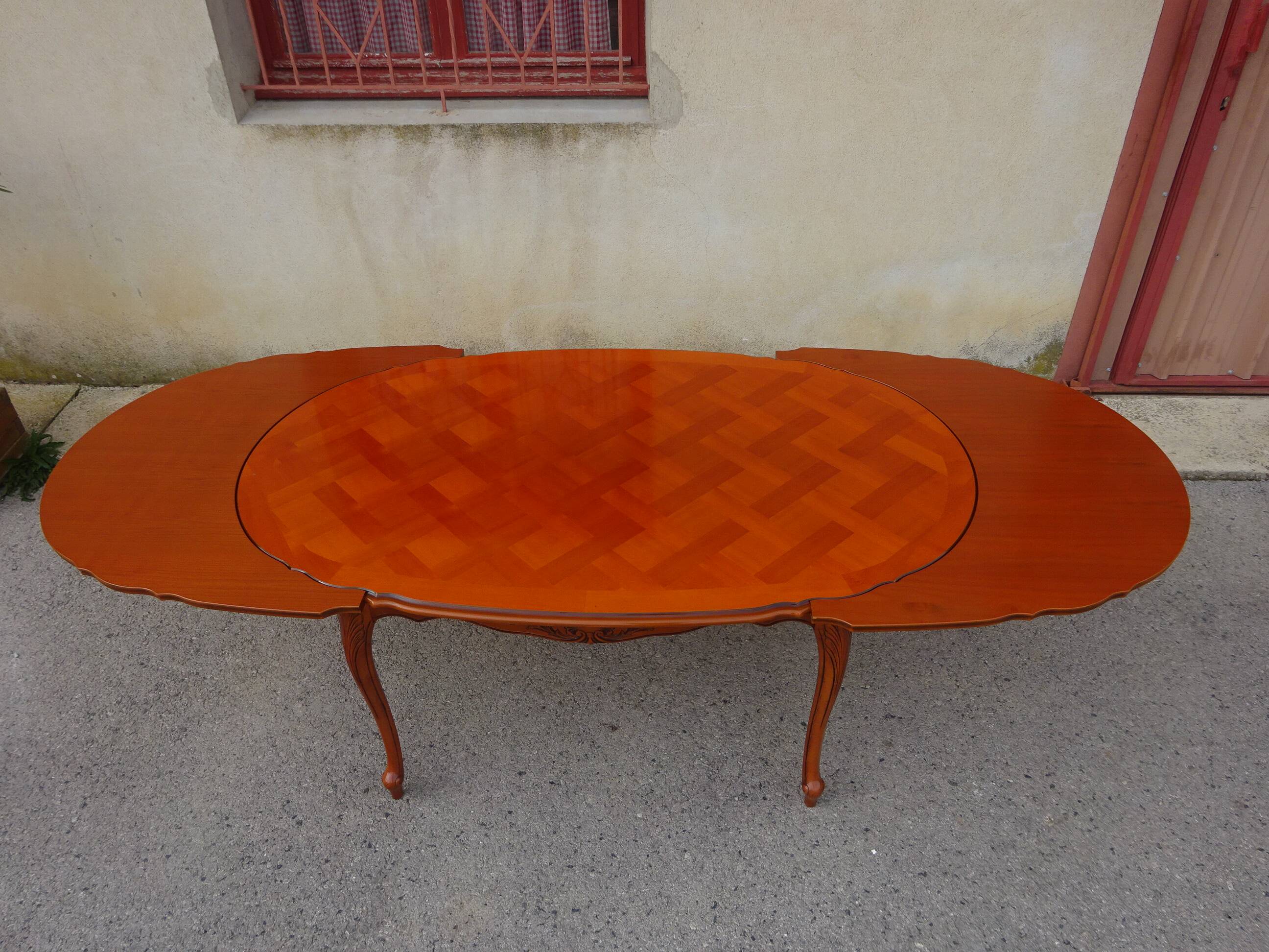 Table ovale avec rallonges, style Louis XV