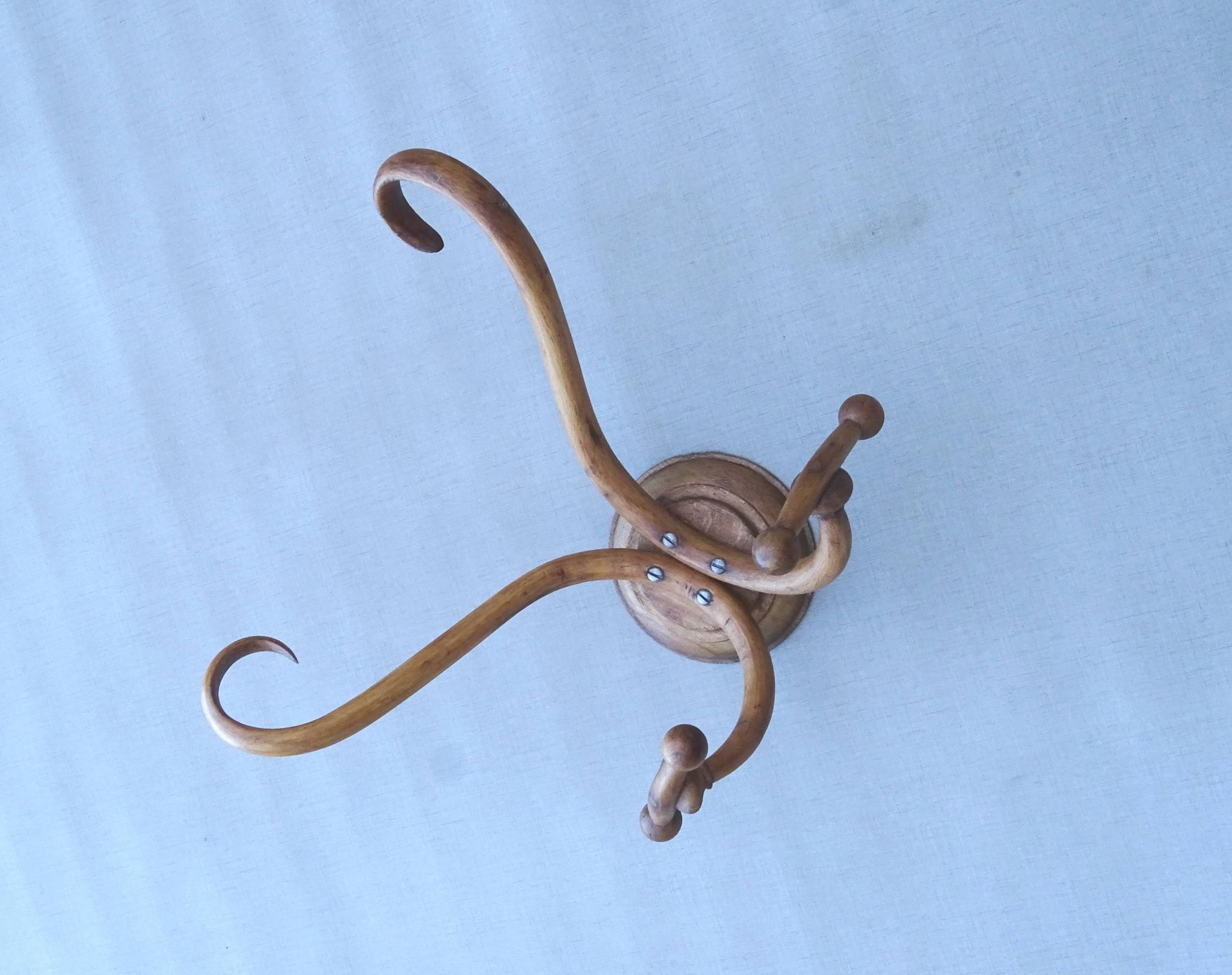 Coat and hat rack THONET with two esses