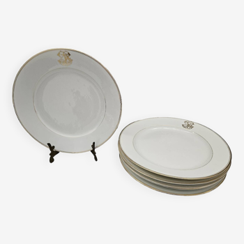 Six assiettes avec monogramme en porcelaine de Limoges