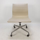 Swivel armchair by Charles & Ray Eames for Herman Miller, 1960
