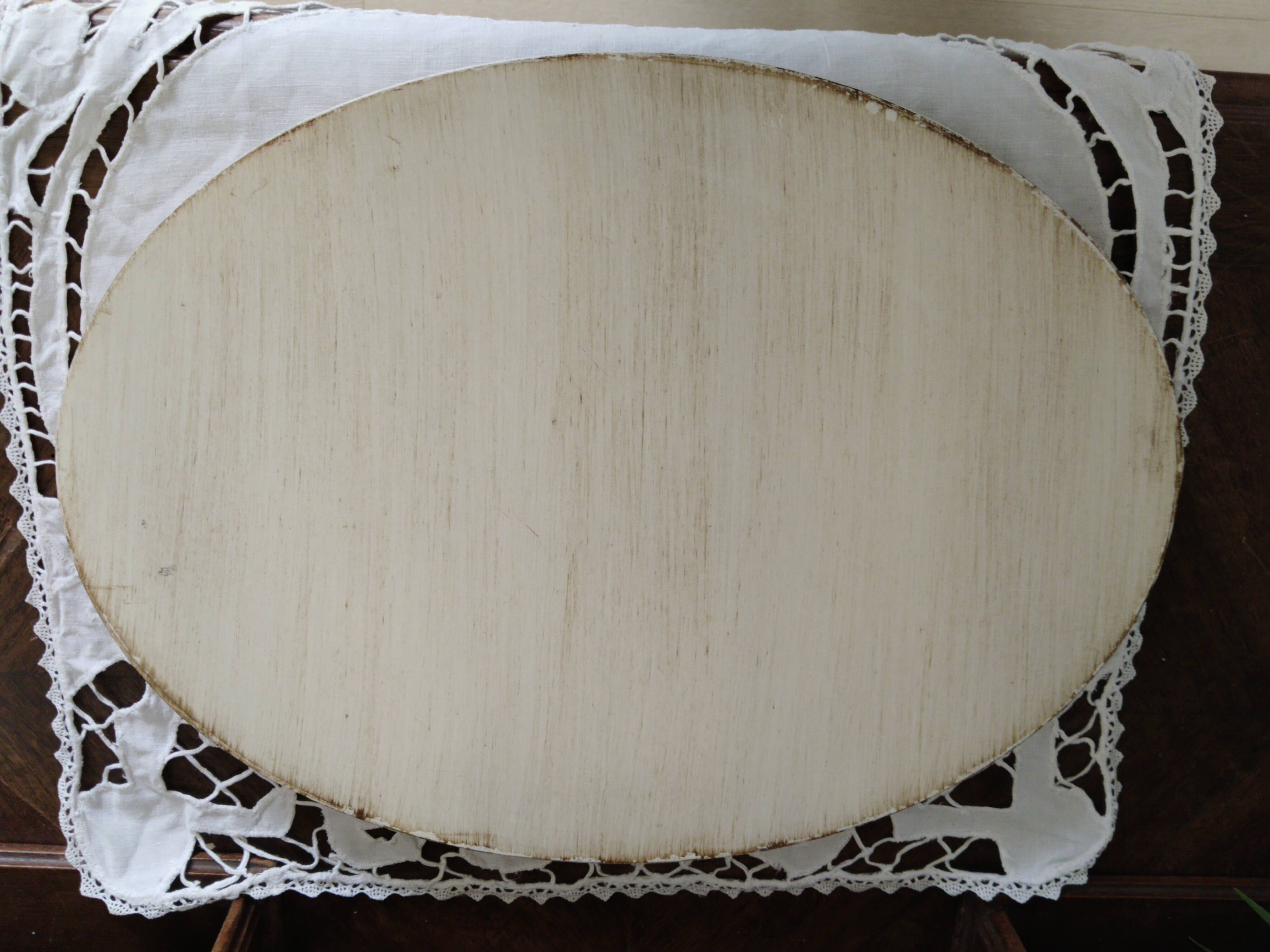 Oval resin tray with rose and ribbon pattern