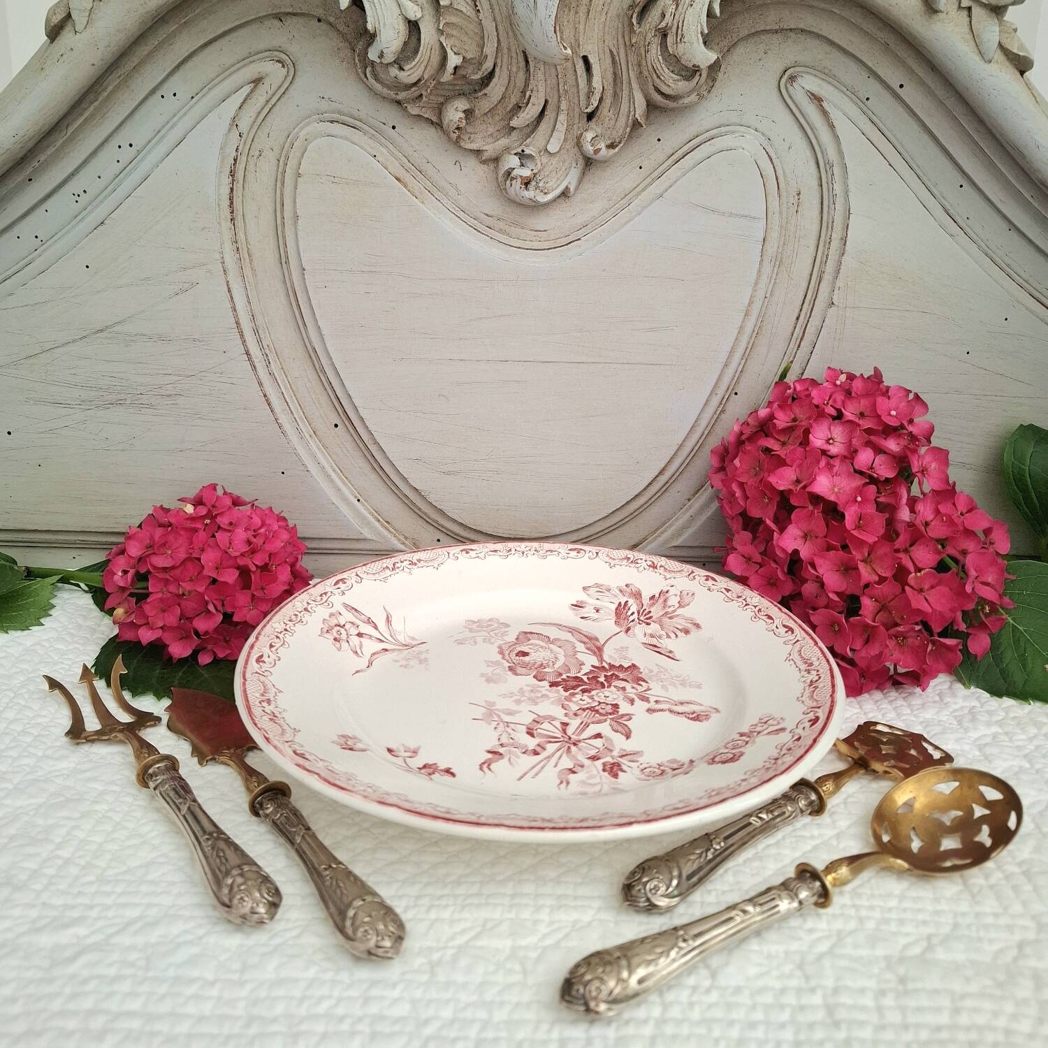 Antique mounted plate in ironstone earthenware.
