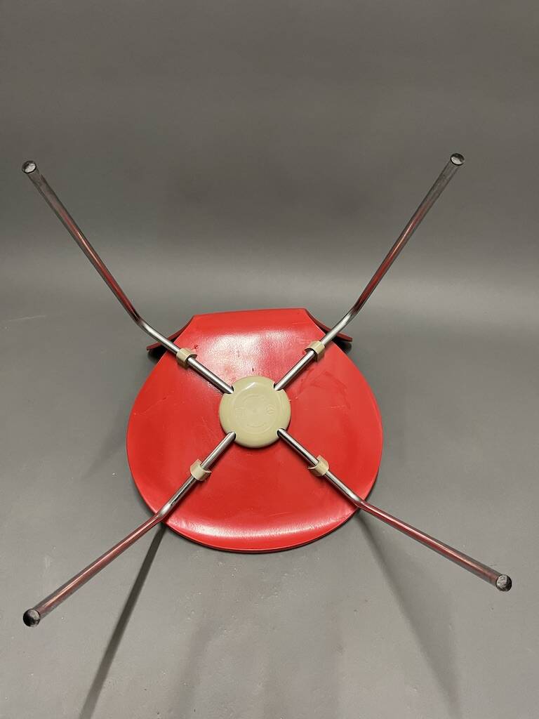Chair by arne jacobsen
