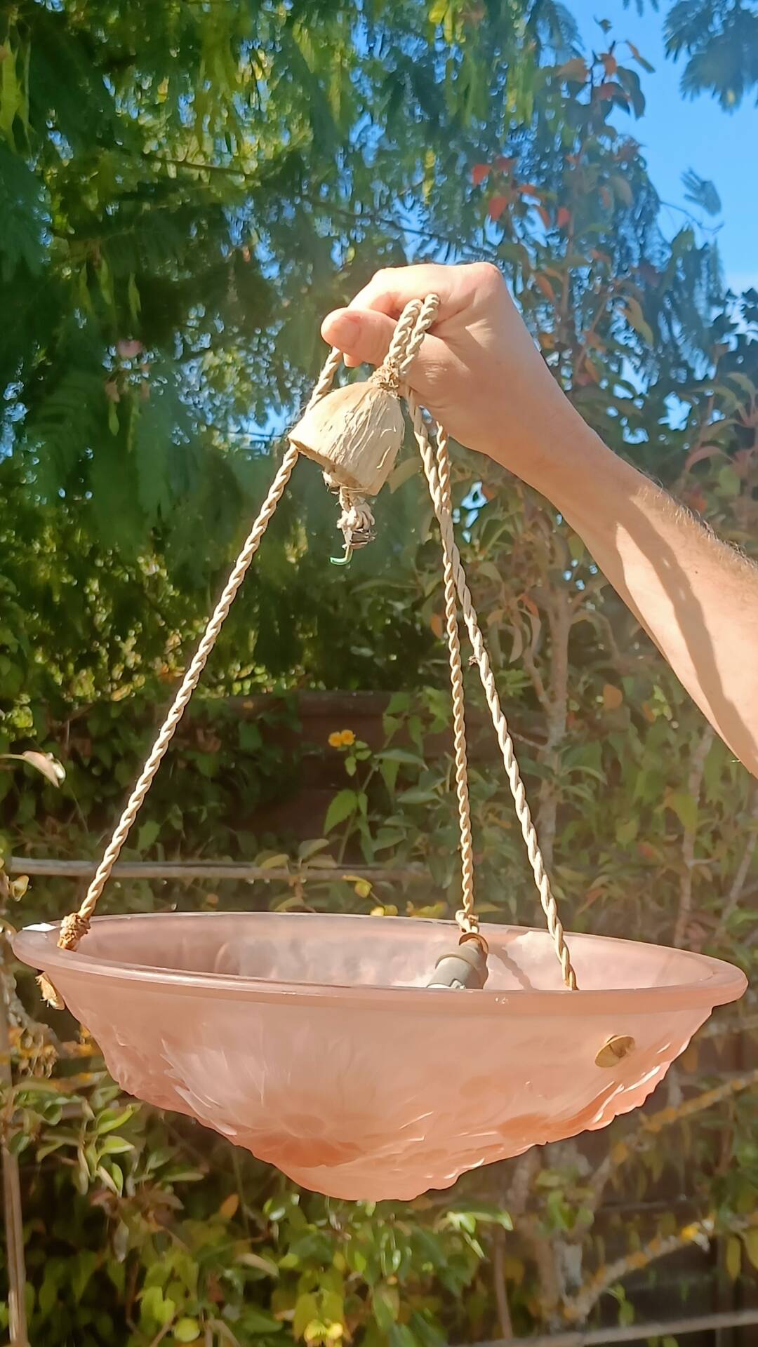 Art Deco suspension from the 1930s in moulded pink glass.