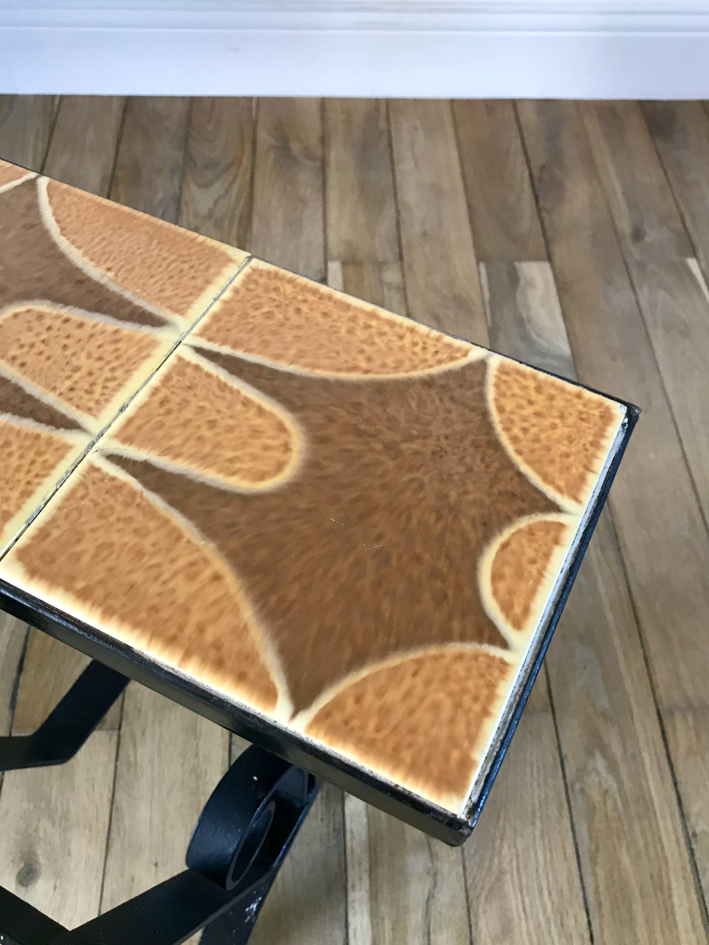 Magazine rack in ceramic and black, orange and brown iron from the 70s