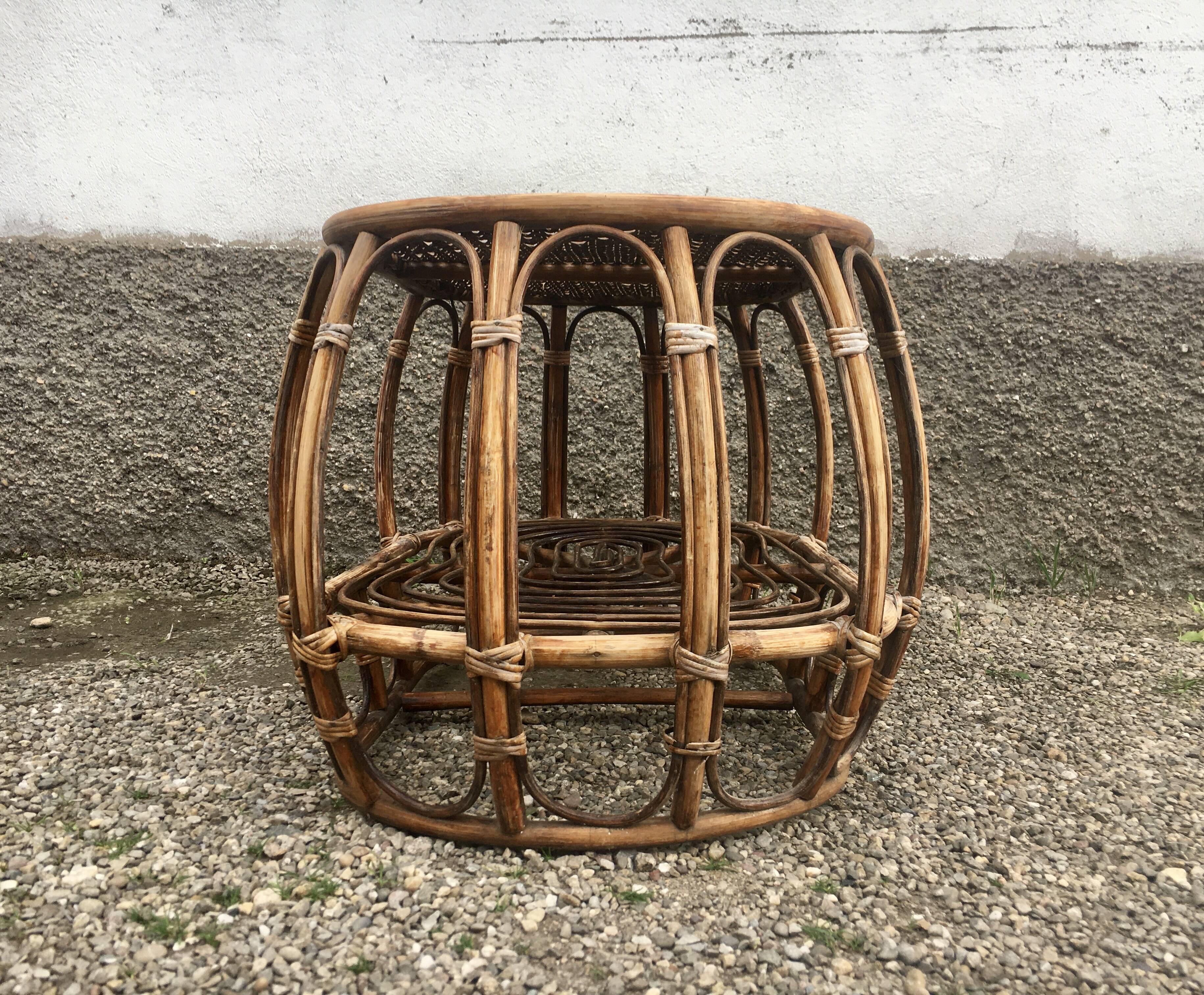 Pair of rattan armchairs and vintage oval table