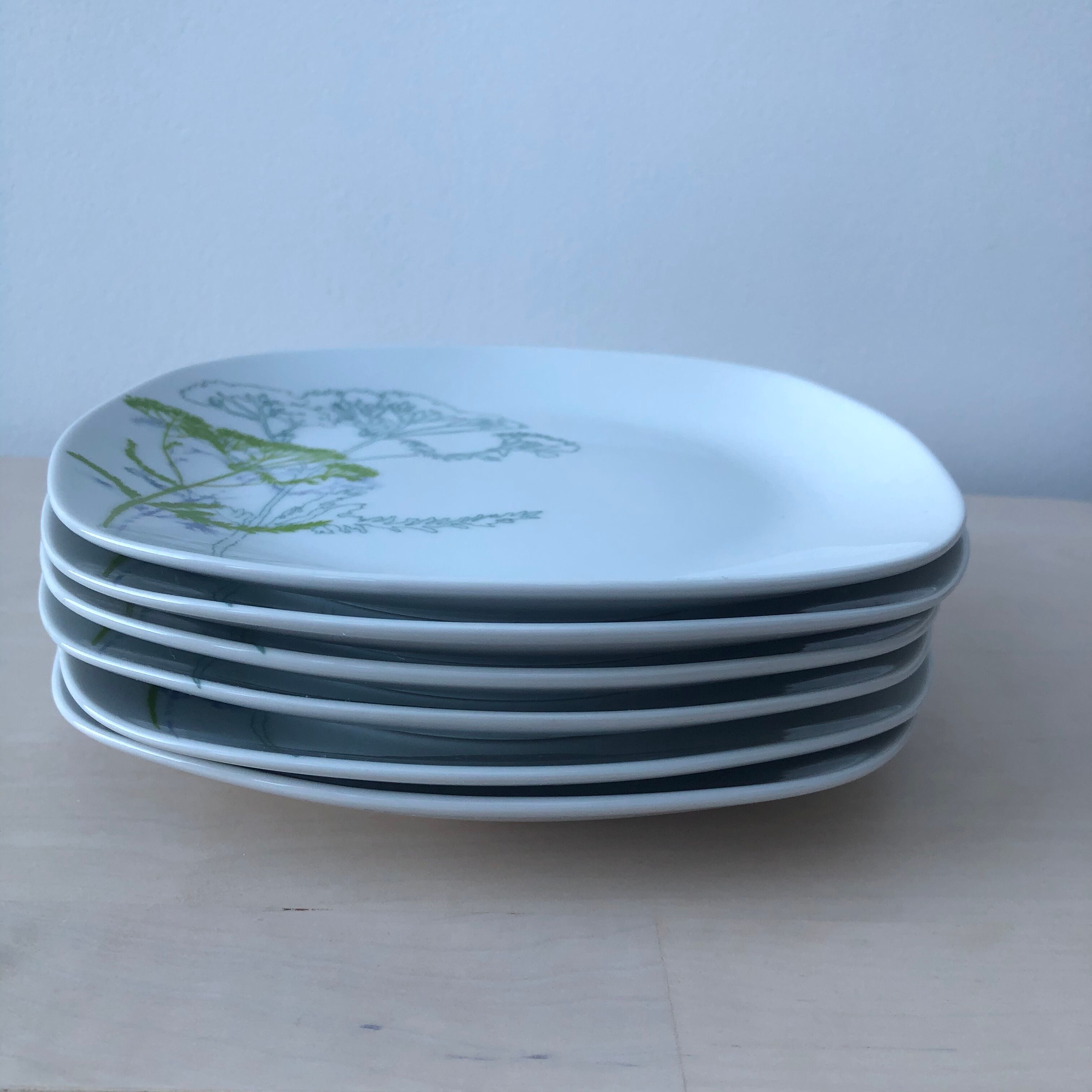 Assiettes à dessert en porcelaine