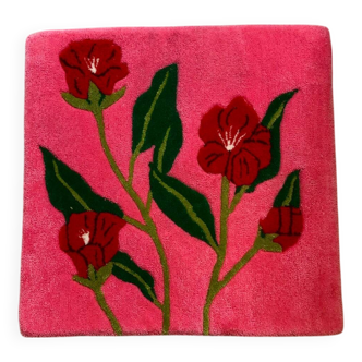 Tapis carré fleurs roses tufté à la main