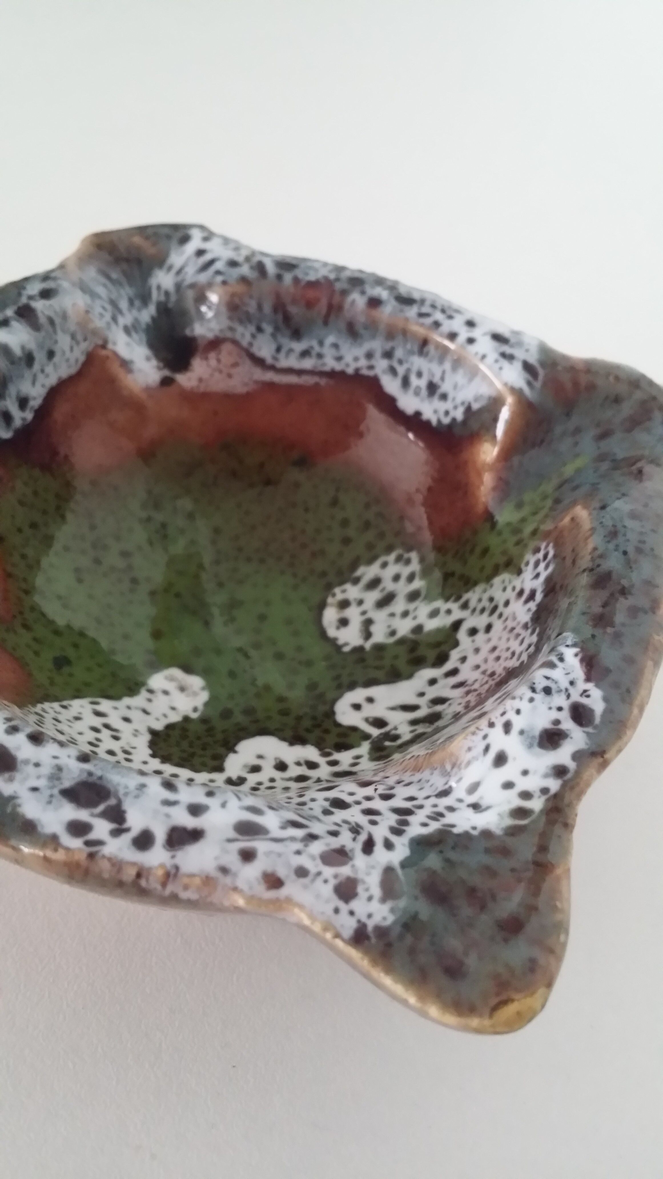 Ceramic ashtray