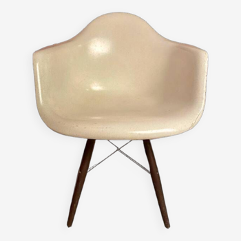 Eames fiberglass chair, Modernica