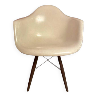 Eames fiberglass chair, Modernica