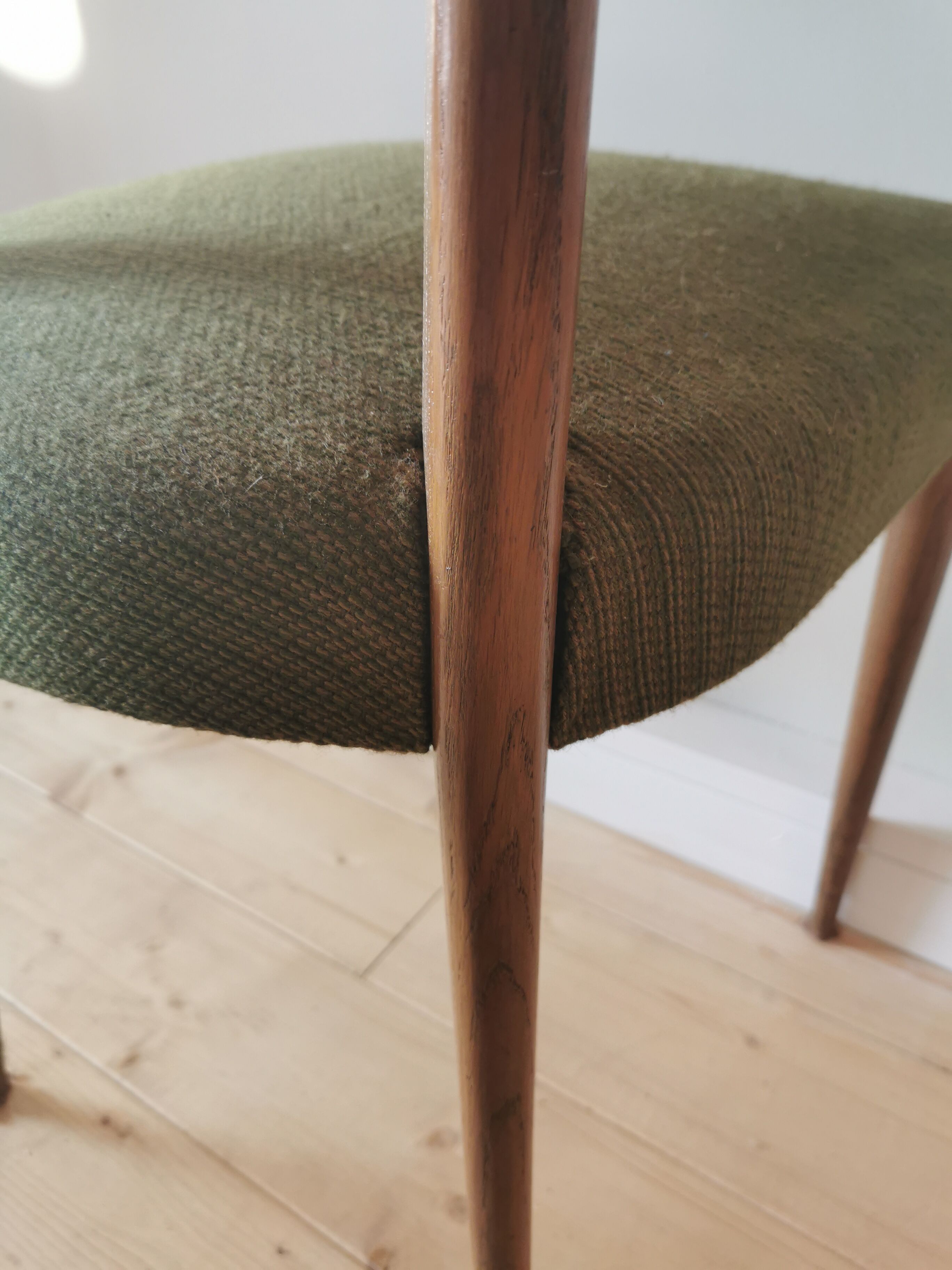 Lot of 6 Italian oak chairs from the 60s