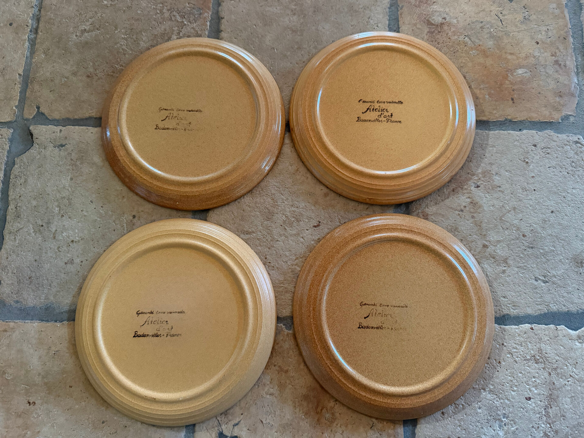 Assiettes à dessert en grès Badonviller