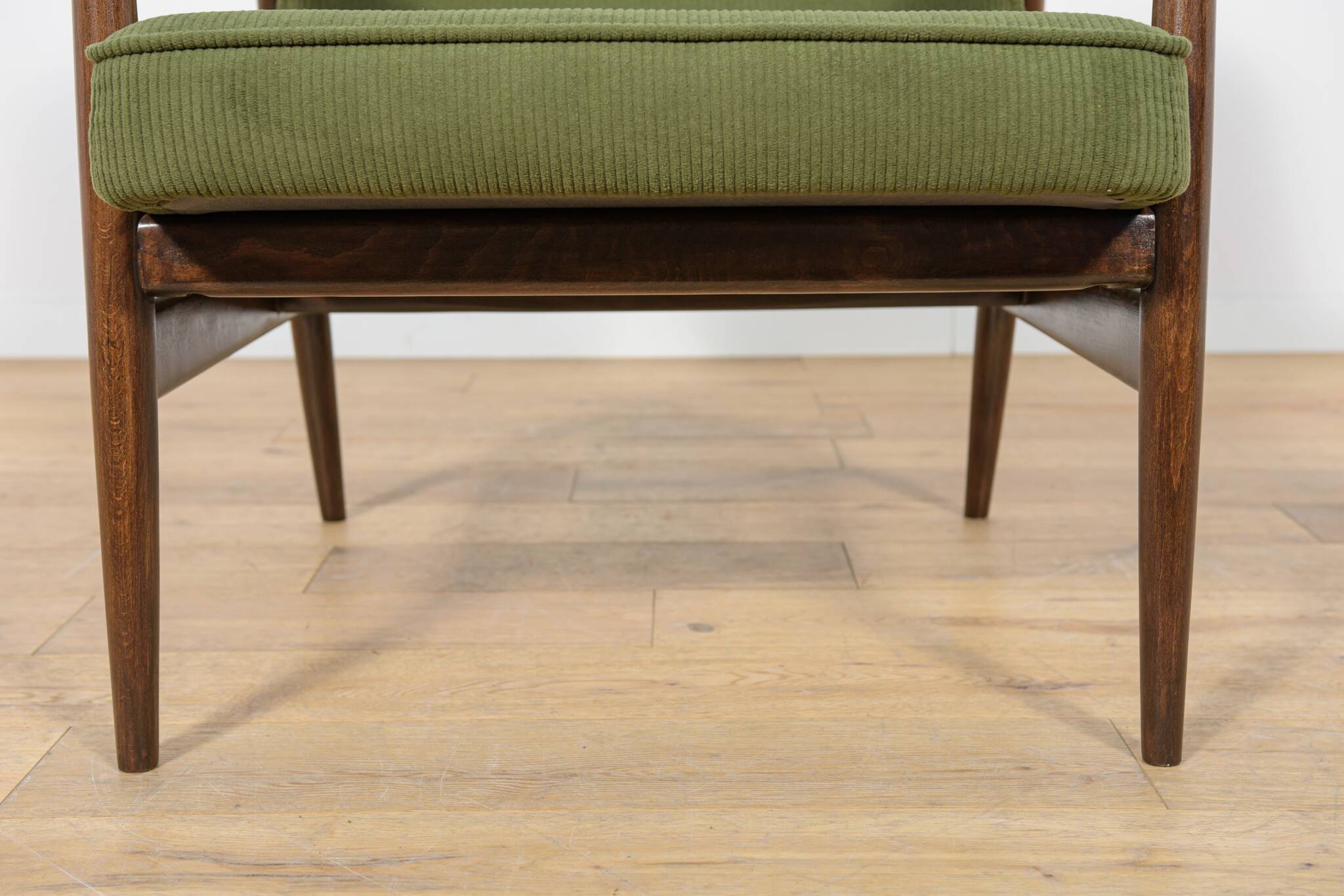 Model 300-192 Armchair by Juliusz Kedziorek for Goscinska Furniture Factory