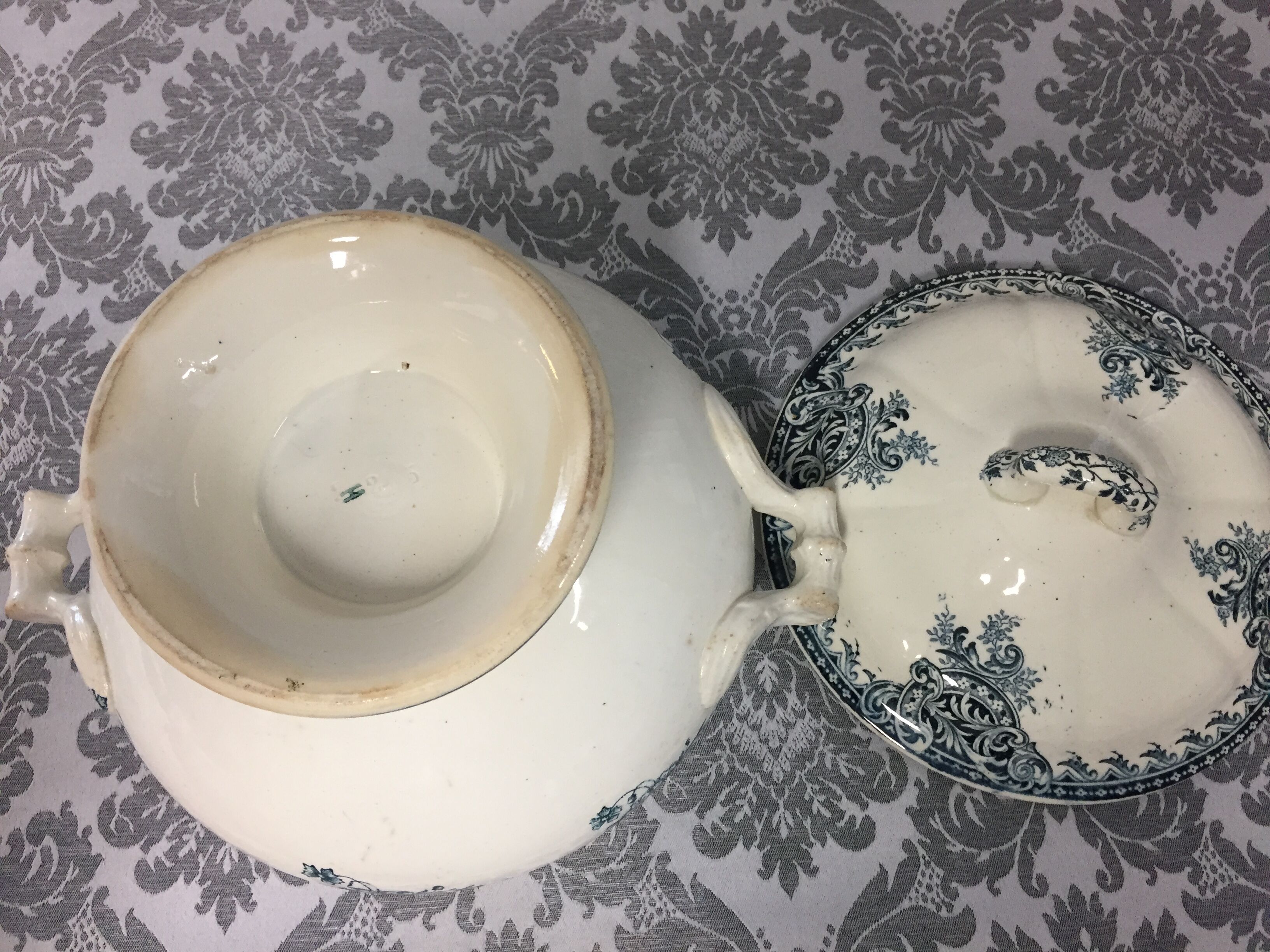 Soupière antique en faïence époque XIXème siècle