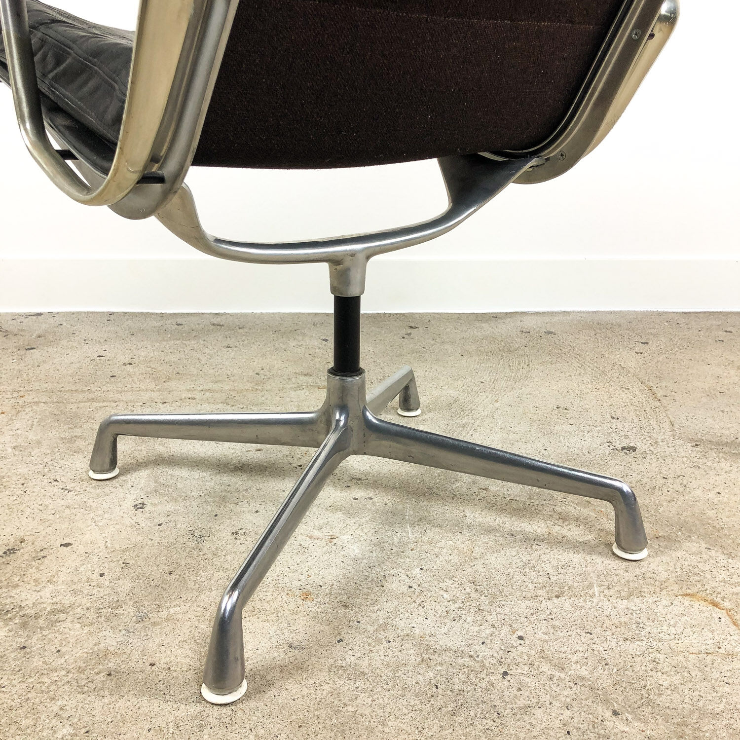 Charles and Ray Eames Softpad chair EA 216 edition Herman Miller, 1960