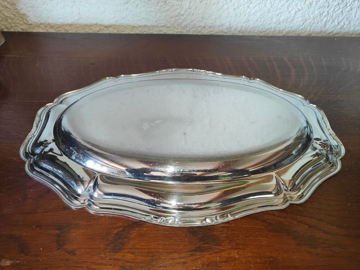 Plat de service en inox dans sa boîte
