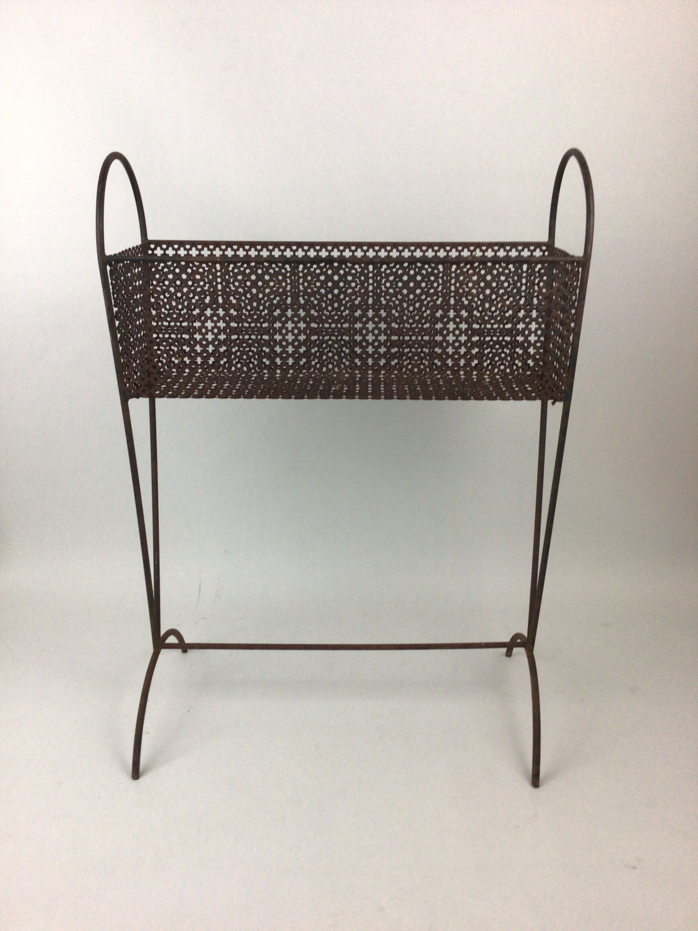 Planter in iron and perforated metal