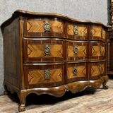 Louis XV period Arbalète chest of drawers in noble wood marquetry