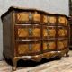 Commode Arbalète époque Louis XV en marqueterie de bois nobles