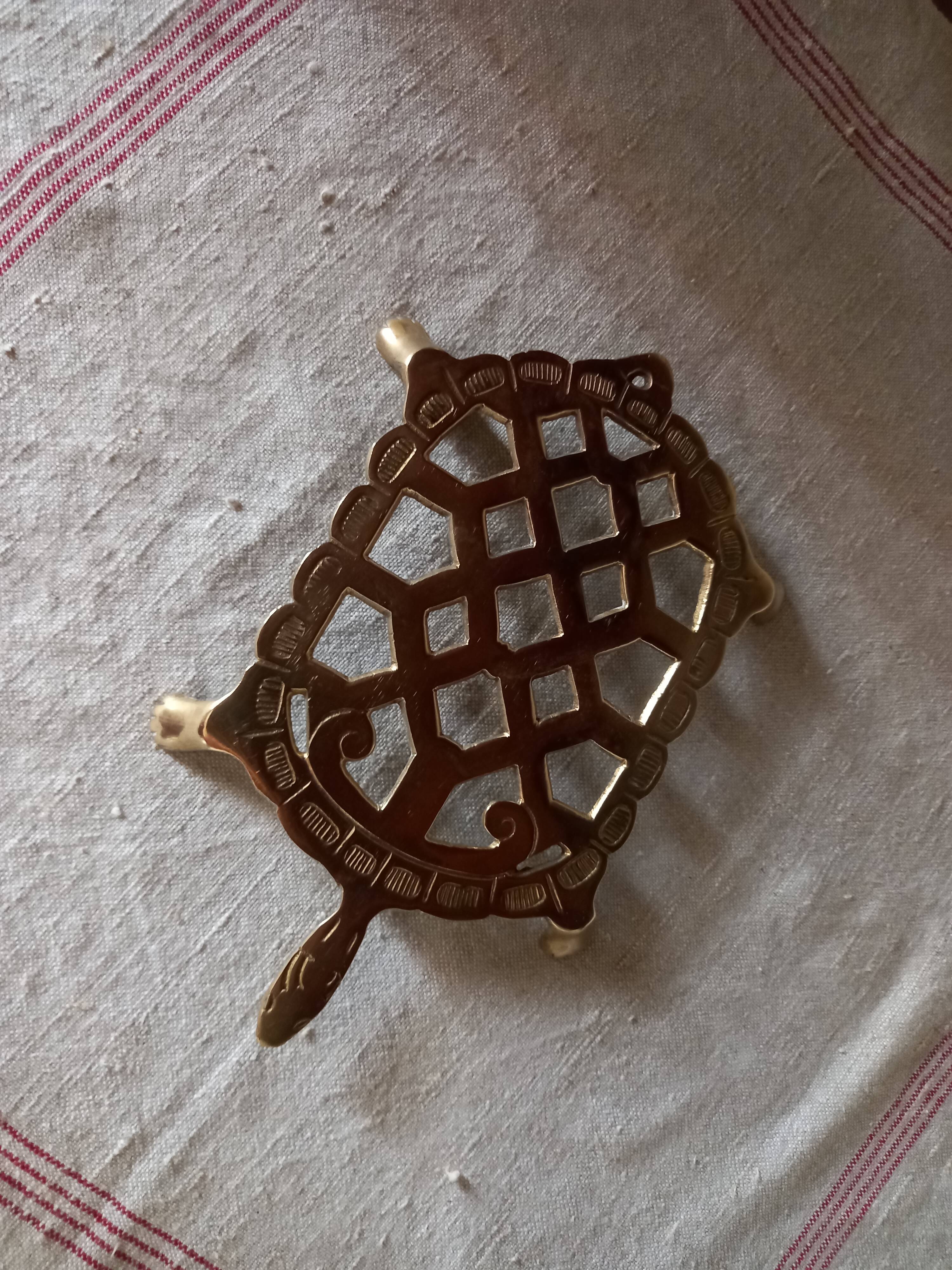 Brass turtle flat bottom
