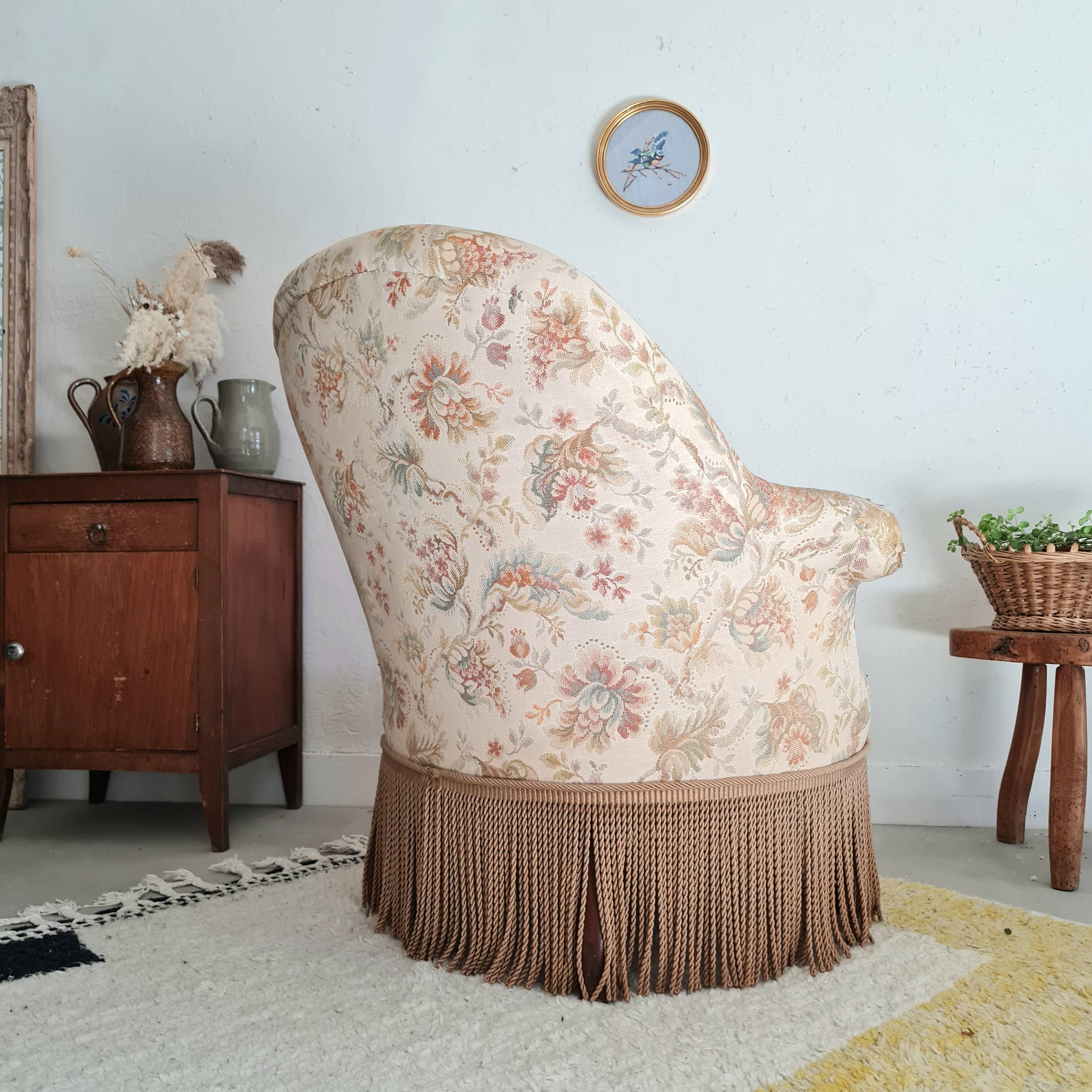 Floral toad armchair with fringes