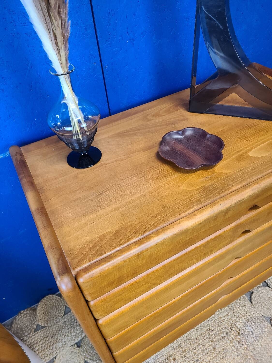 Commode vintage dans le goût de la maison regain