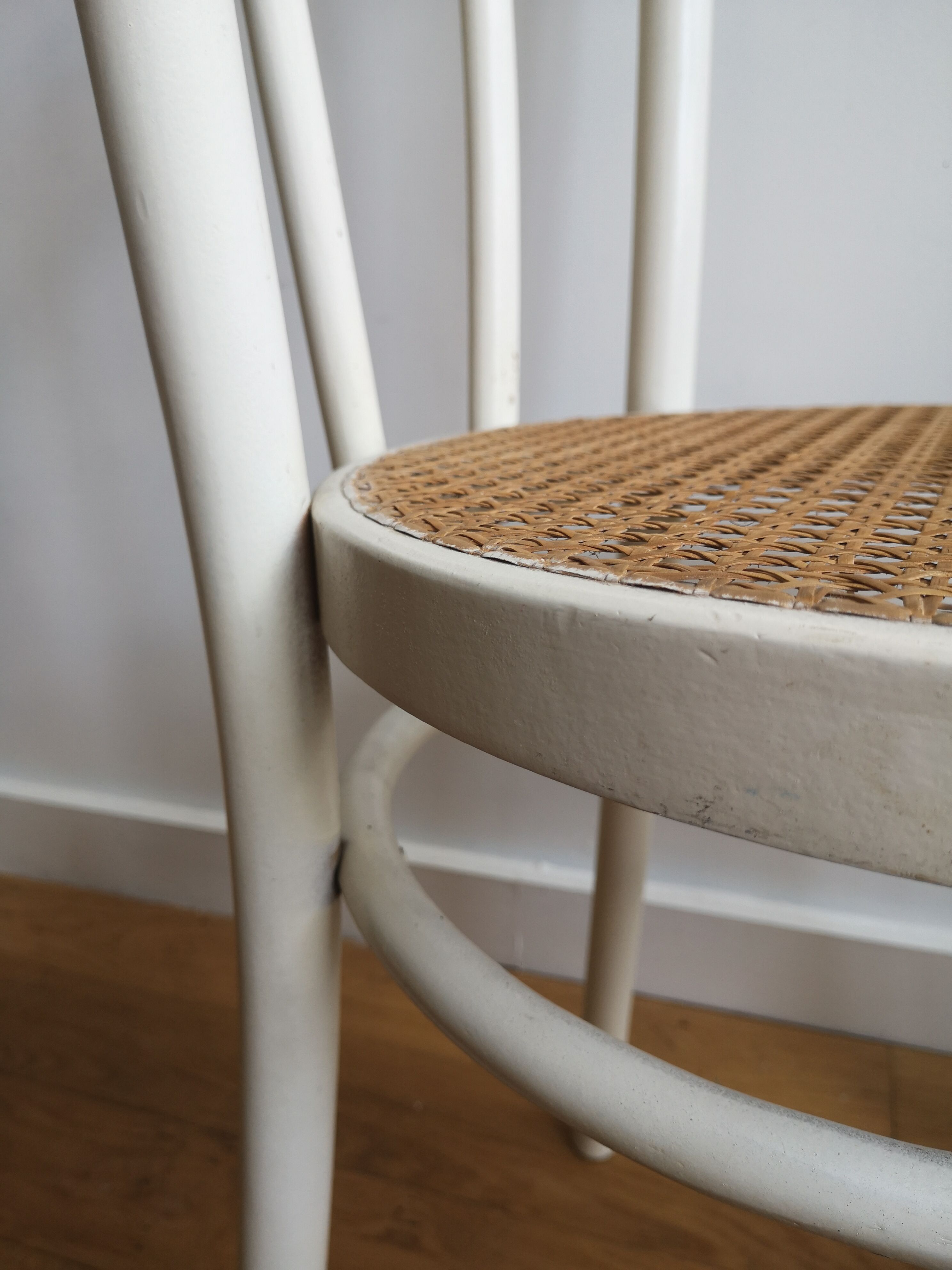 Chaise en bois et cannage